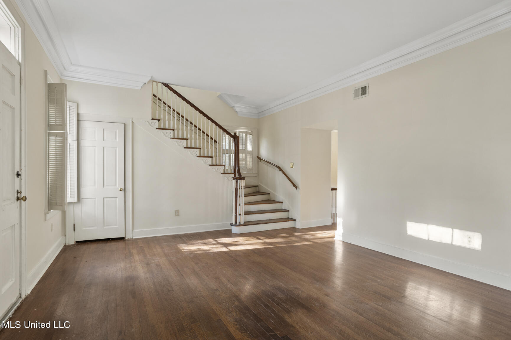 1076 Avondale Street Property Photo 4