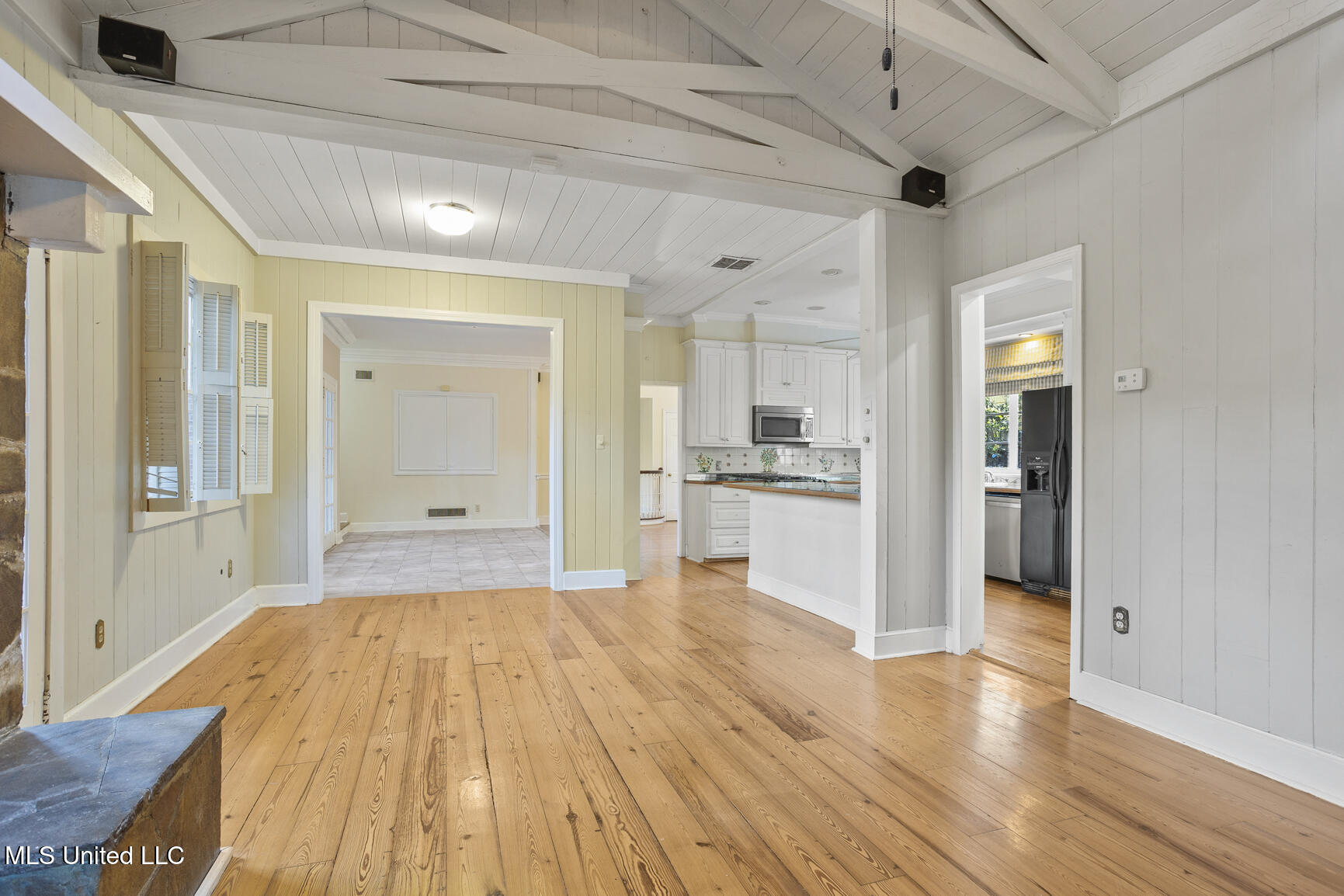 1076 Avondale Street Property Photo 12