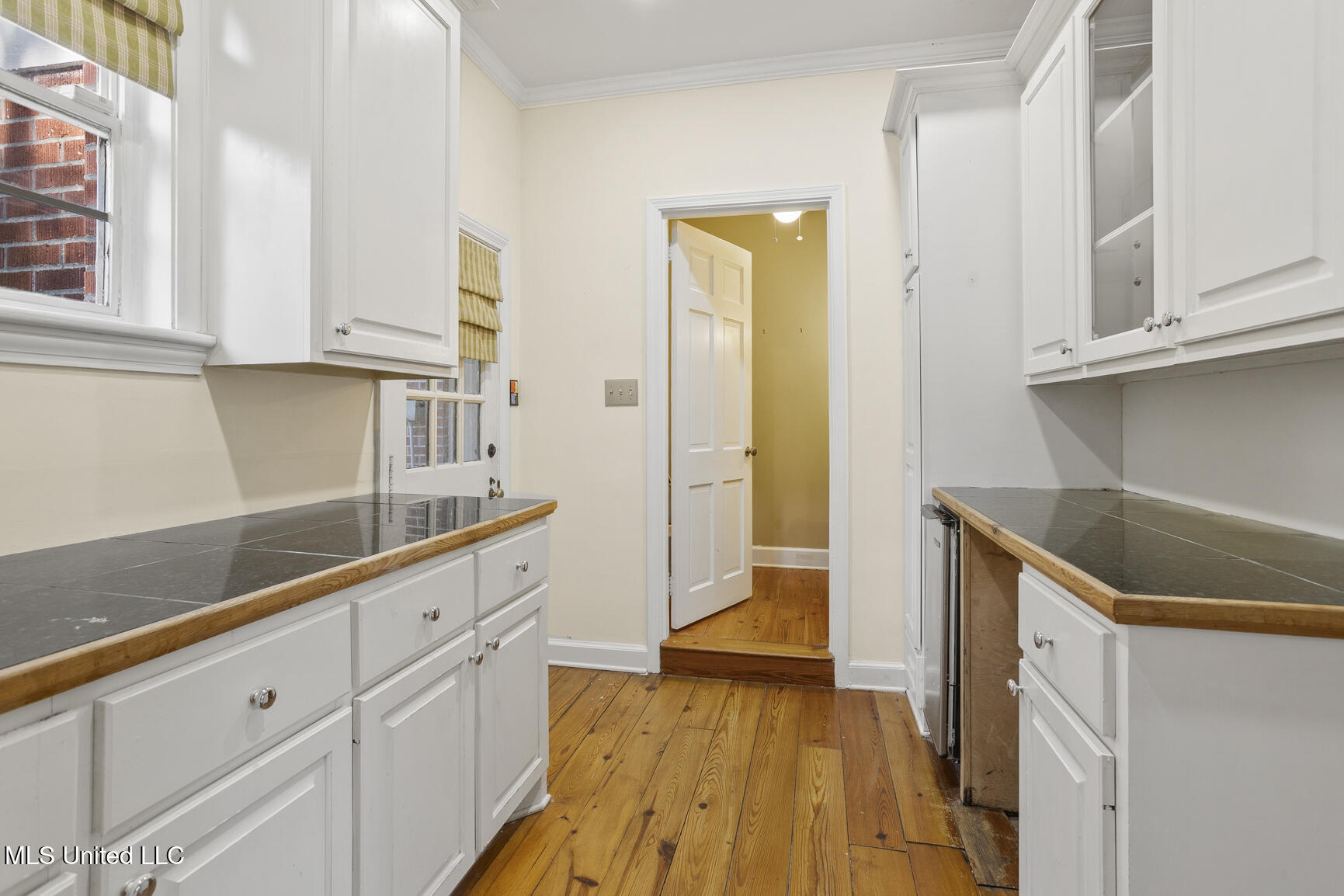 1076 Avondale Street Property Photo 17