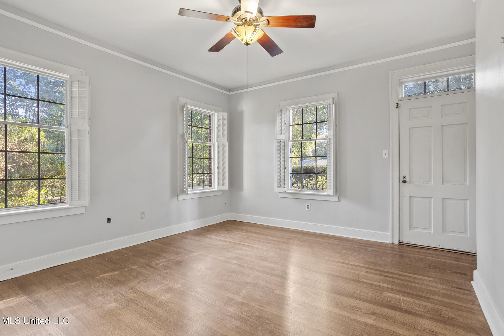1076 Avondale Street Property Photo 20