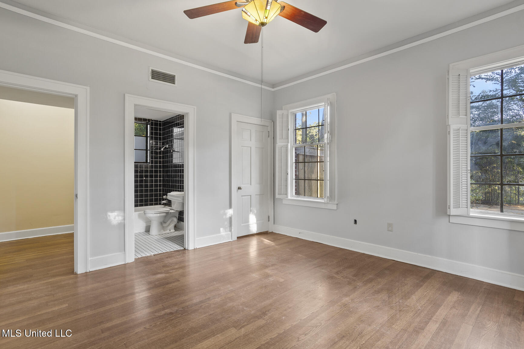 1076 Avondale Street Property Photo 21