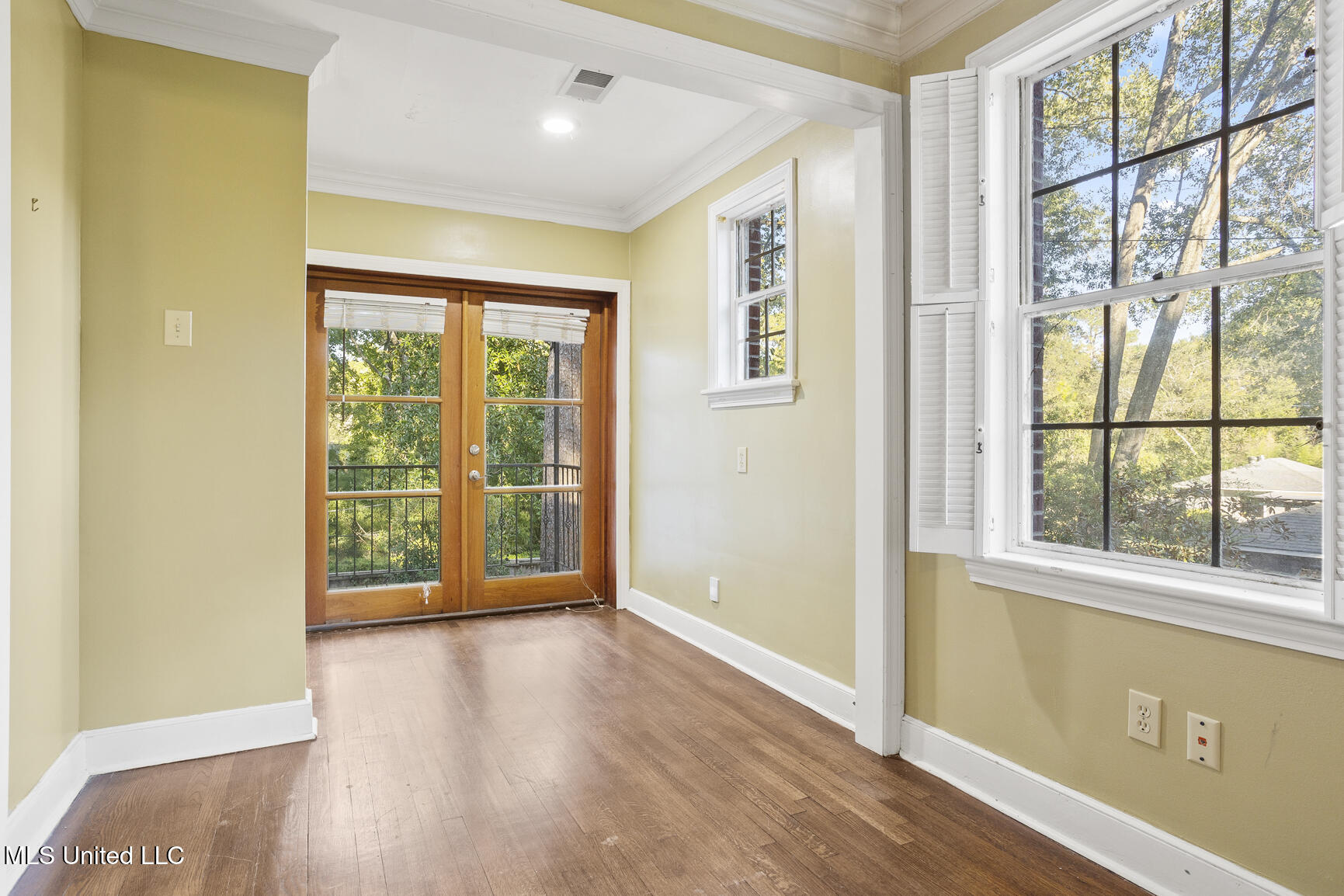 1076 Avondale Street Property Photo 26