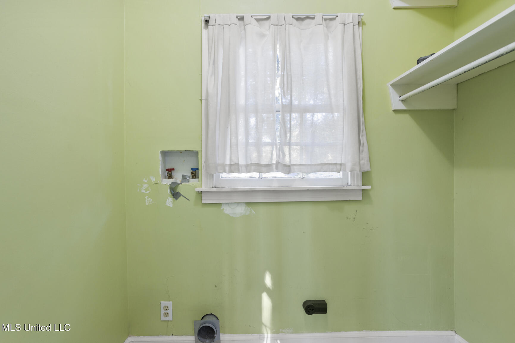 1076 Avondale Street Property Photo 34