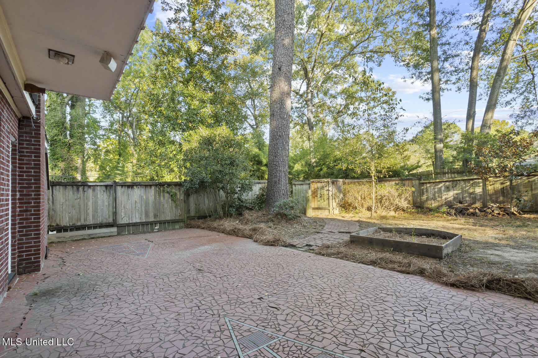 1076 Avondale Street Property Photo 35