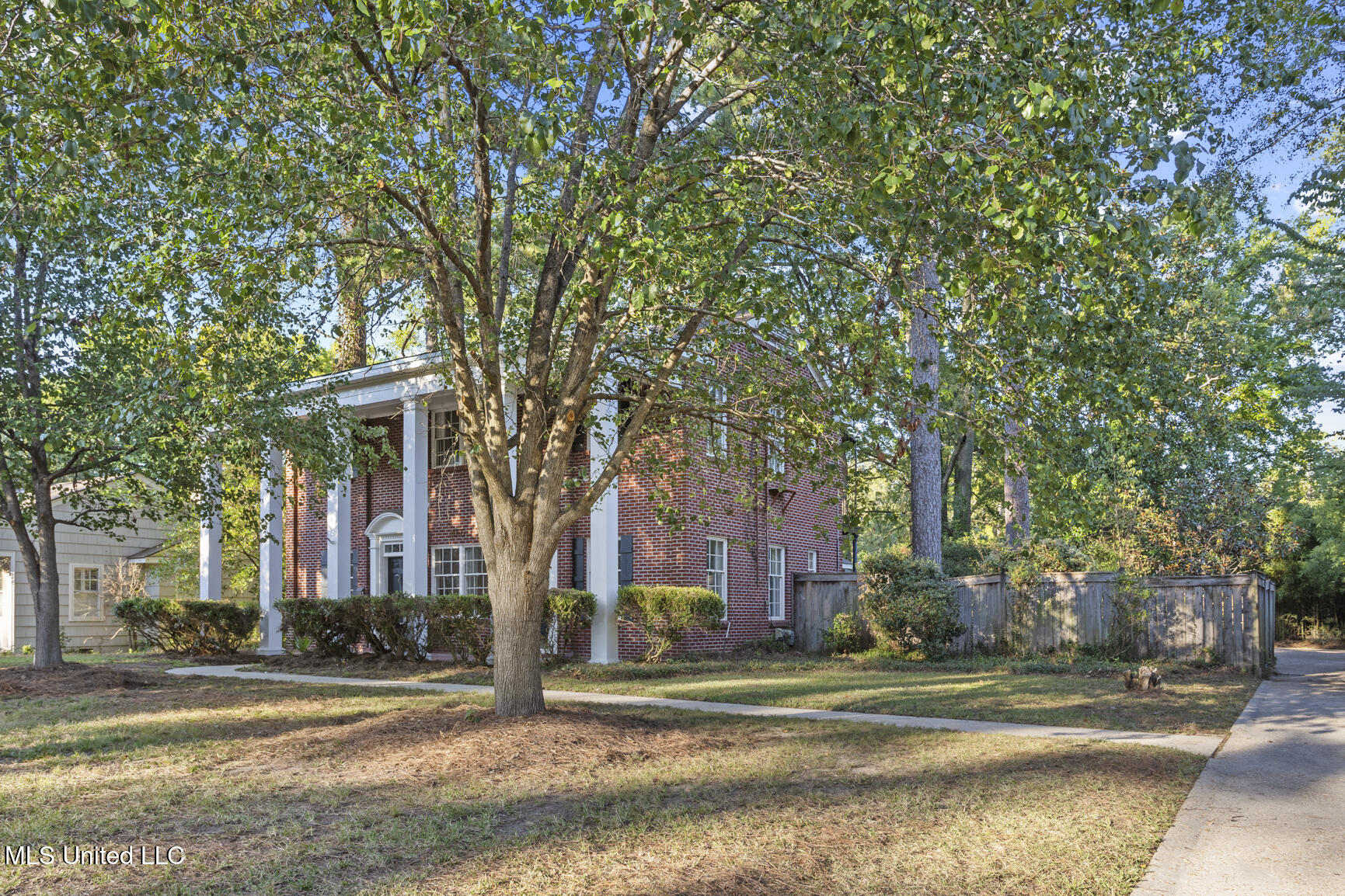 1076 Avondale Street Property Photo 44