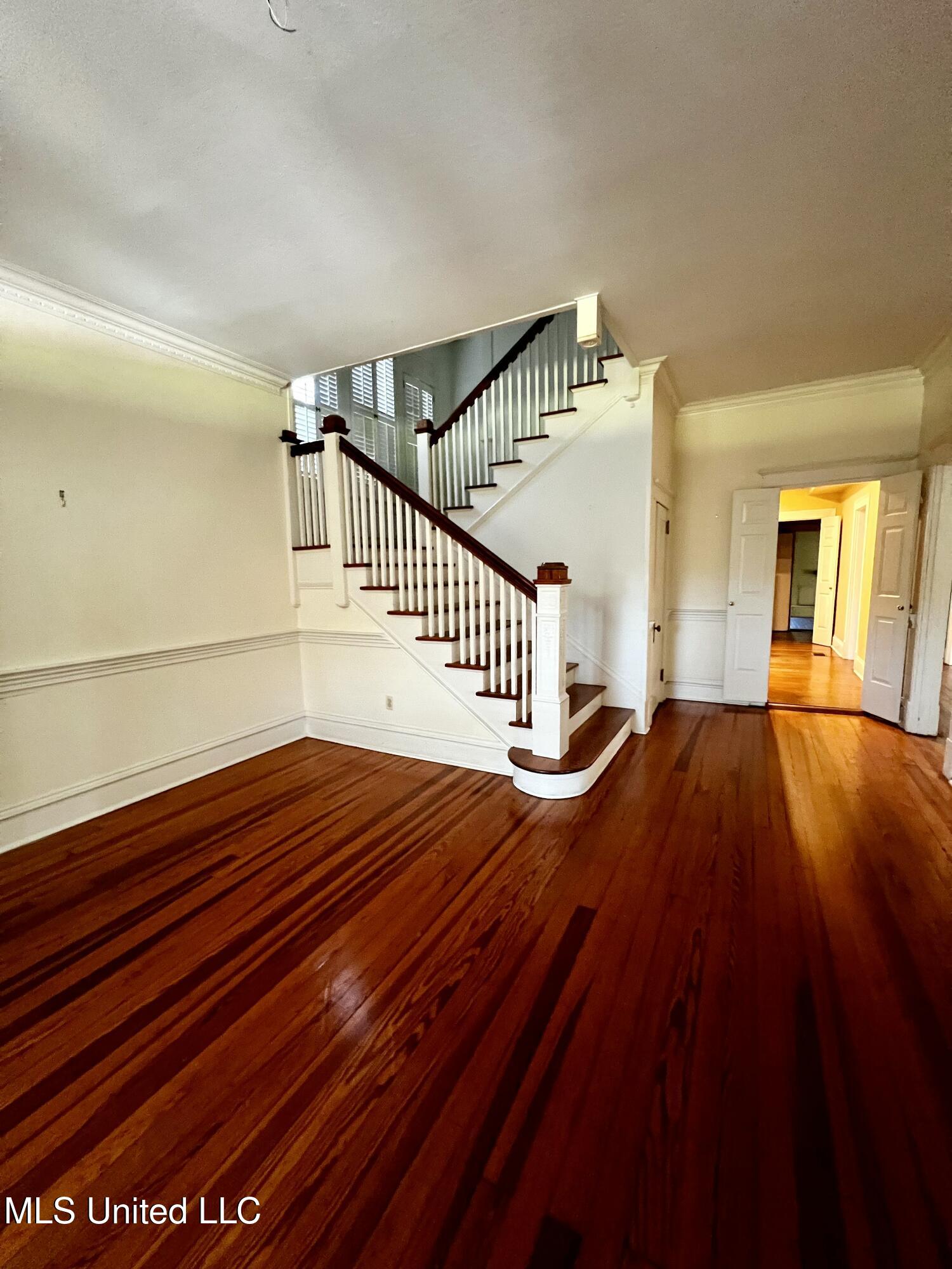 413 E Claiborne Avenue Property Photo 5