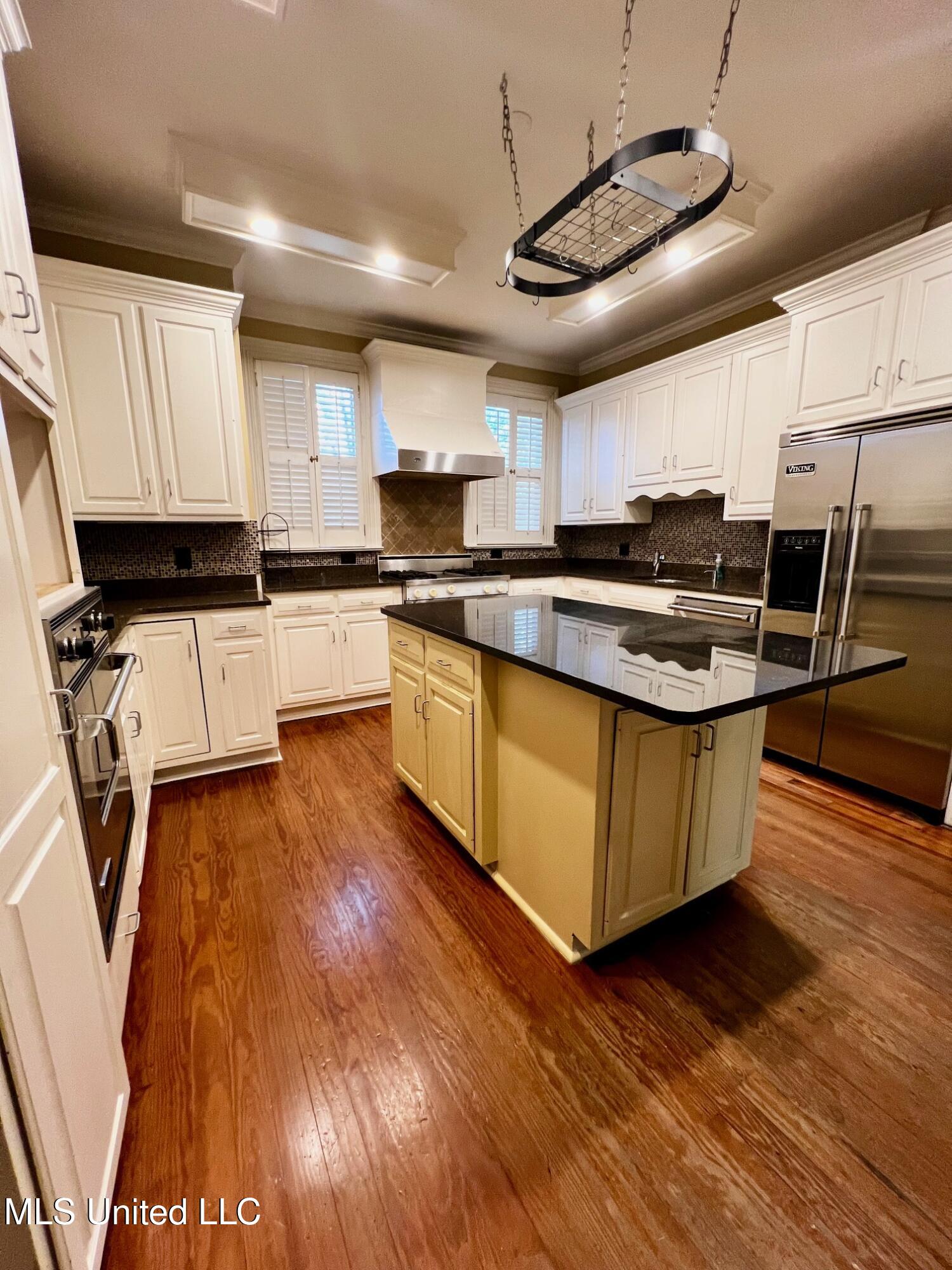 413 E Claiborne Avenue Property Photo 6