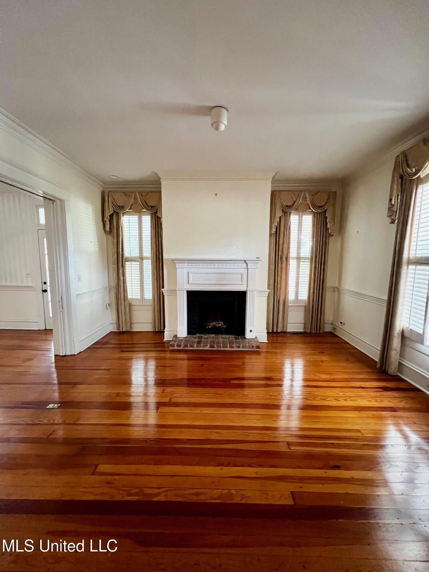 413 E Claiborne Avenue Property Photo 7