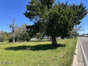 712 E Pass Road Property Photo 1