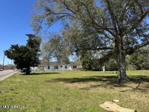 712 E Pass Road Property Photo 3