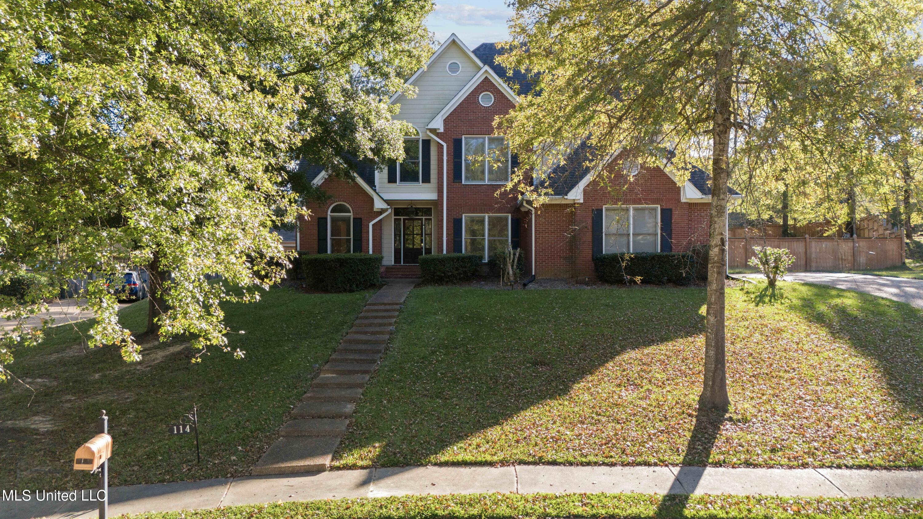 114 Dunton Hill Lane Property Photo 2