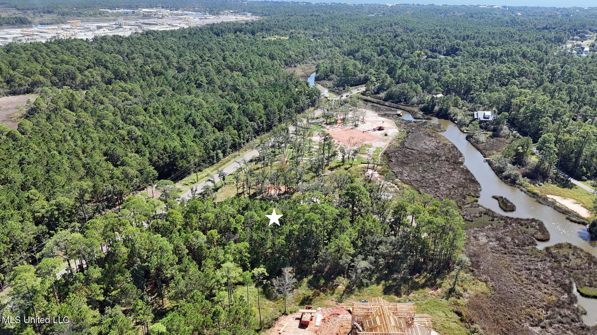 Henderson Avenue Property Photo 7