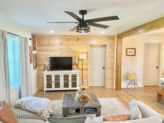 2097 N Topisaw Property Photo 3