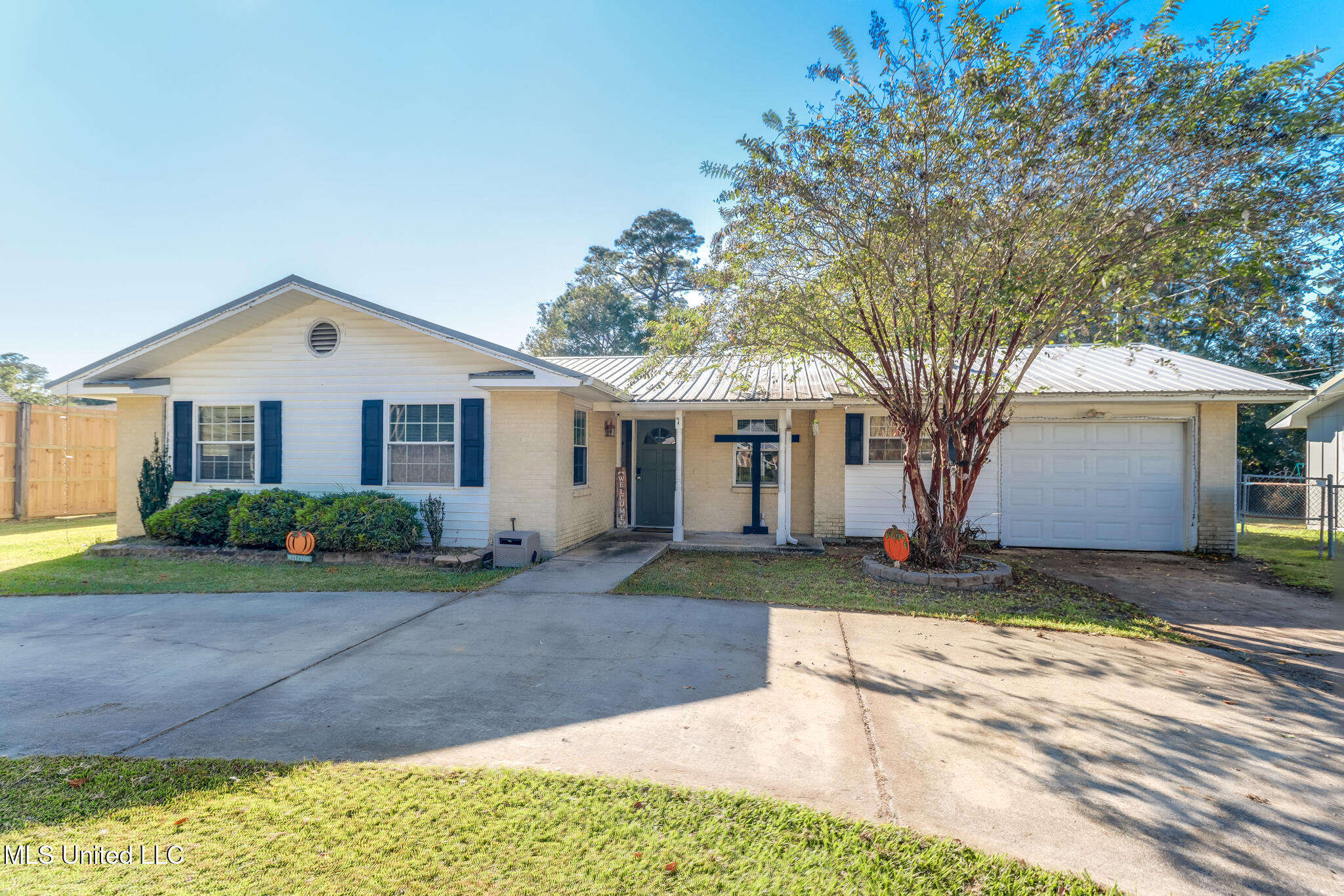 3113 Beachview Drive Property Photo 1