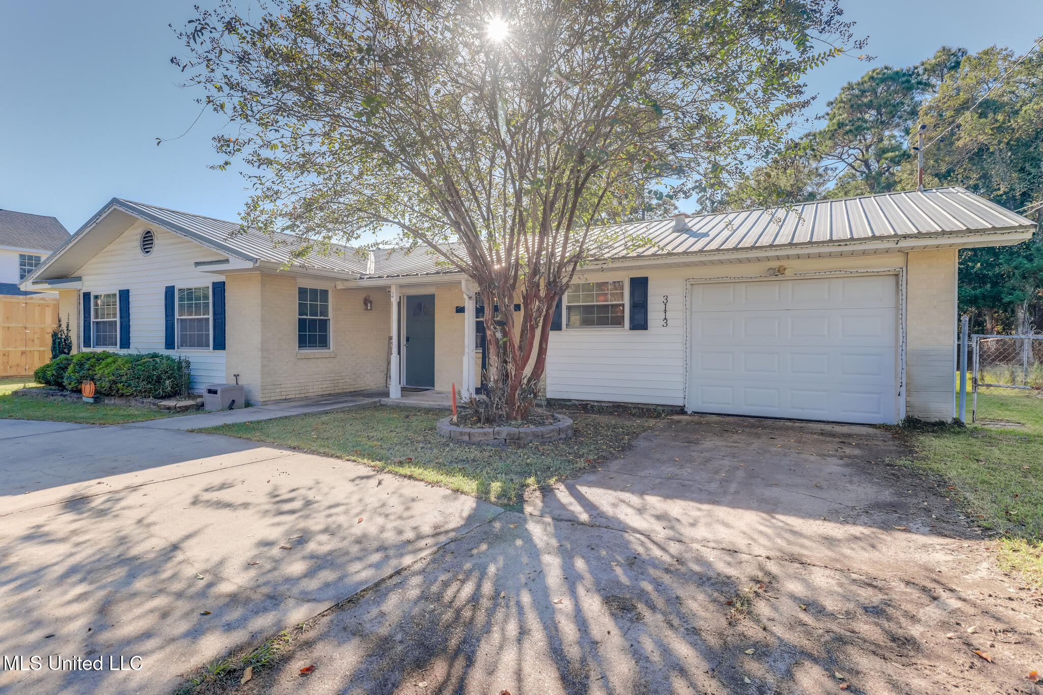3113 Beachview Drive Property Photo 3