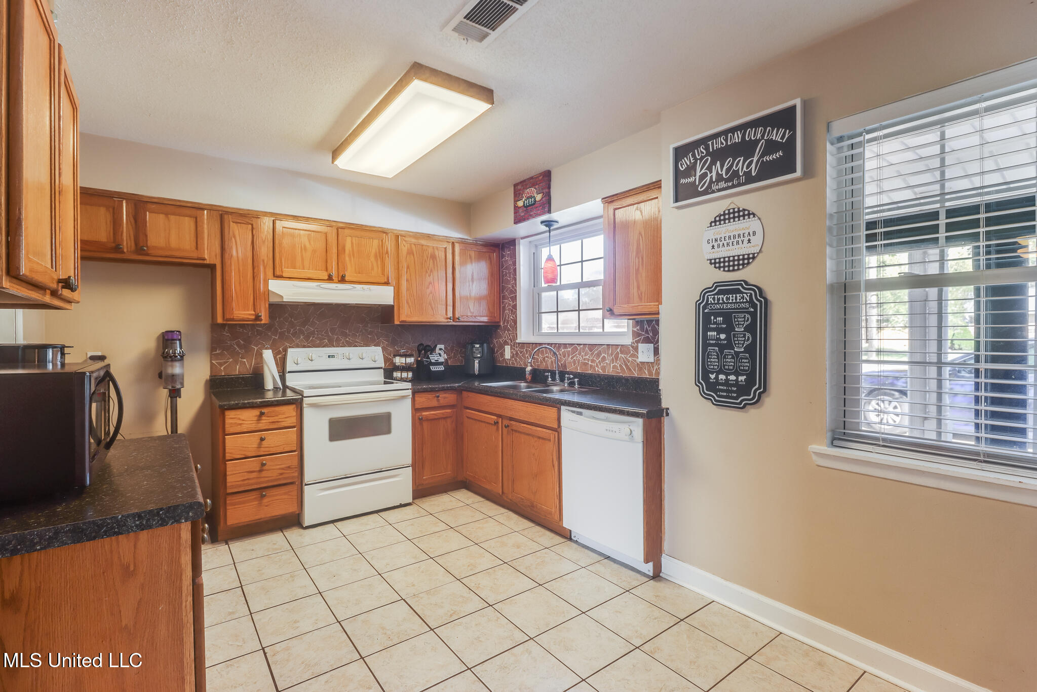 3113 Beachview Drive Property Photo 4