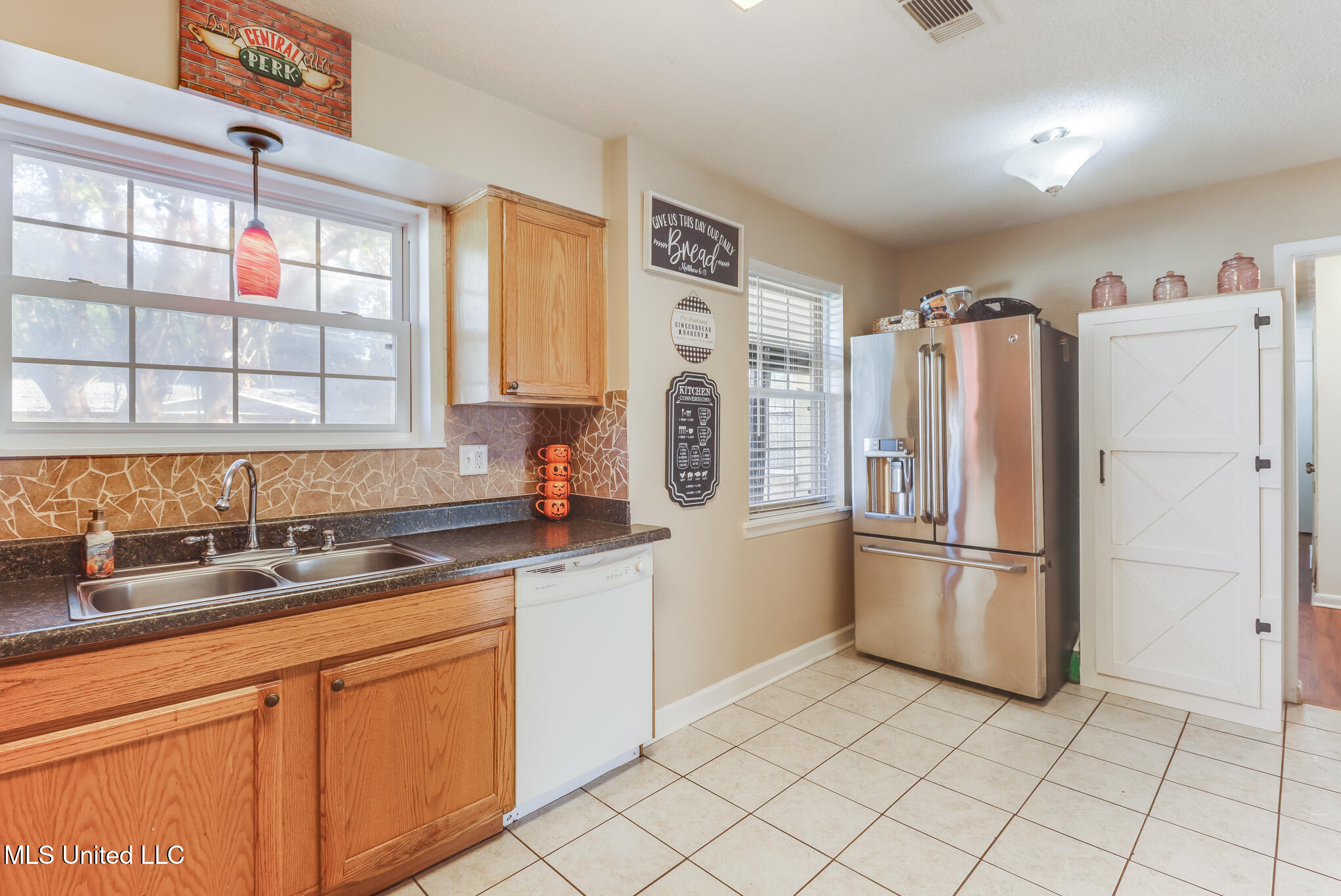 3113 Beachview Drive Property Photo 5