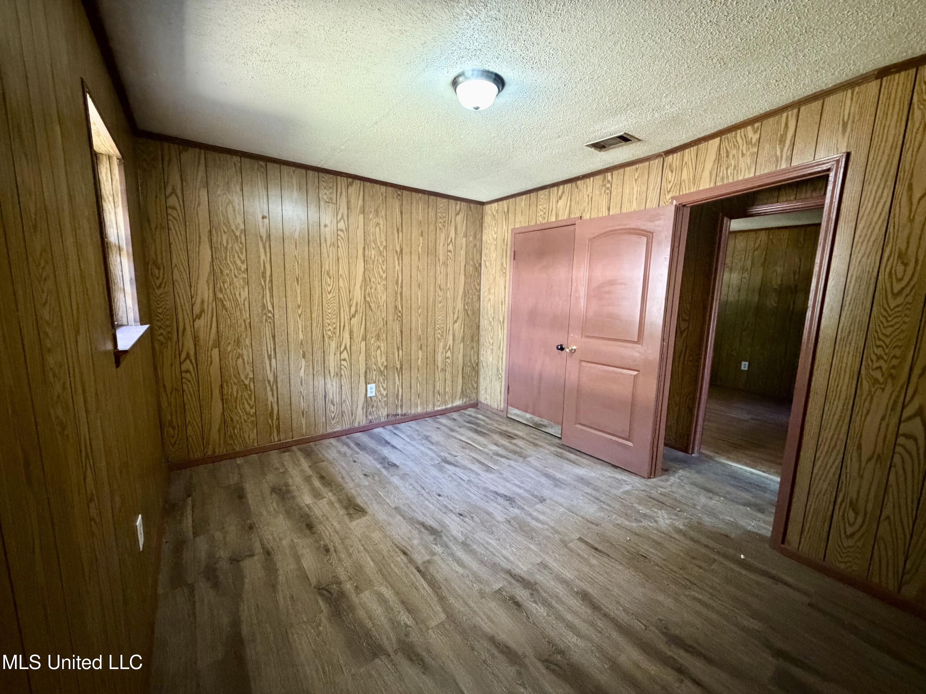 5031 Community Avenue Property Photo 8