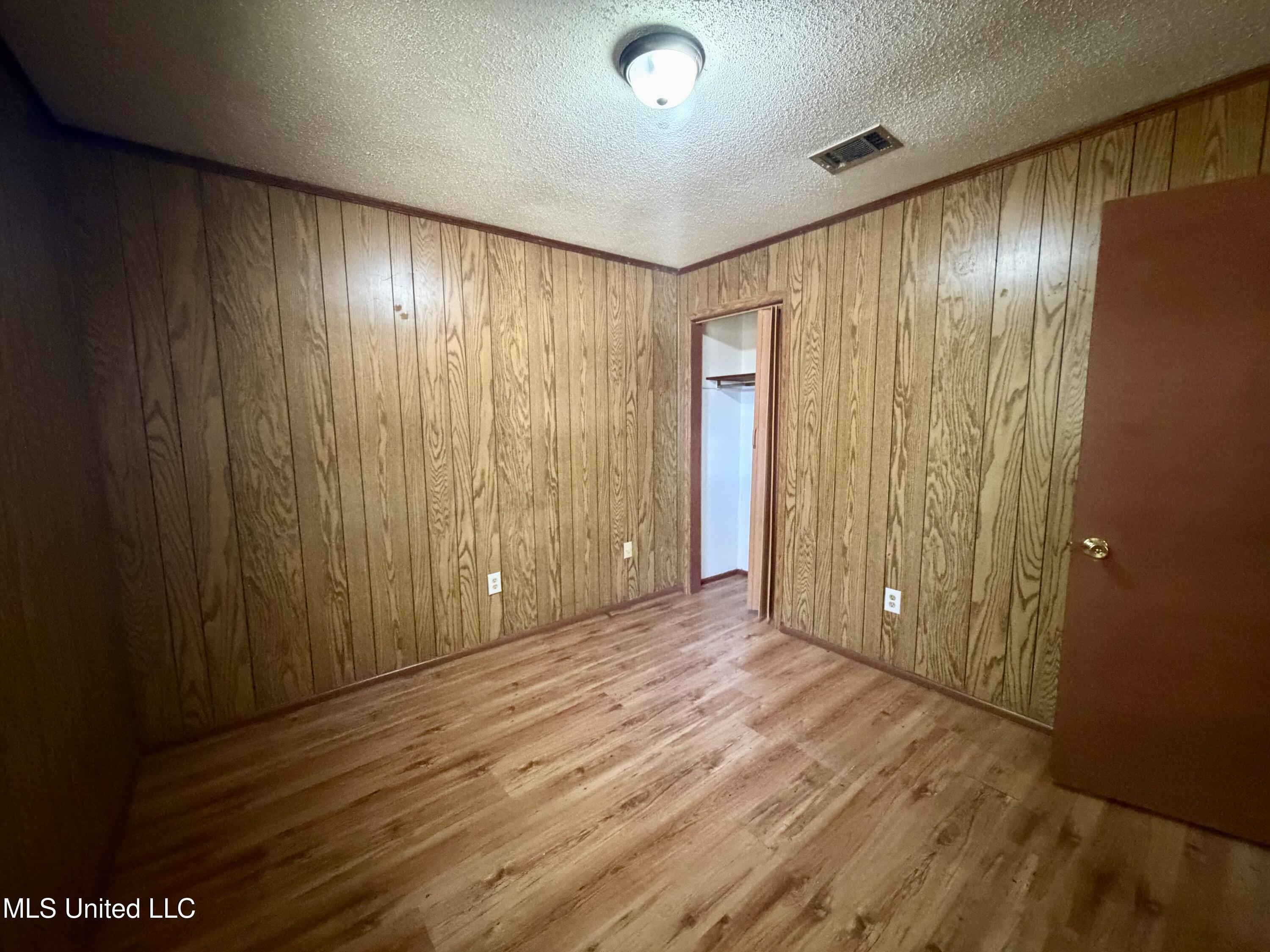 5031 Community Avenue Property Photo 11