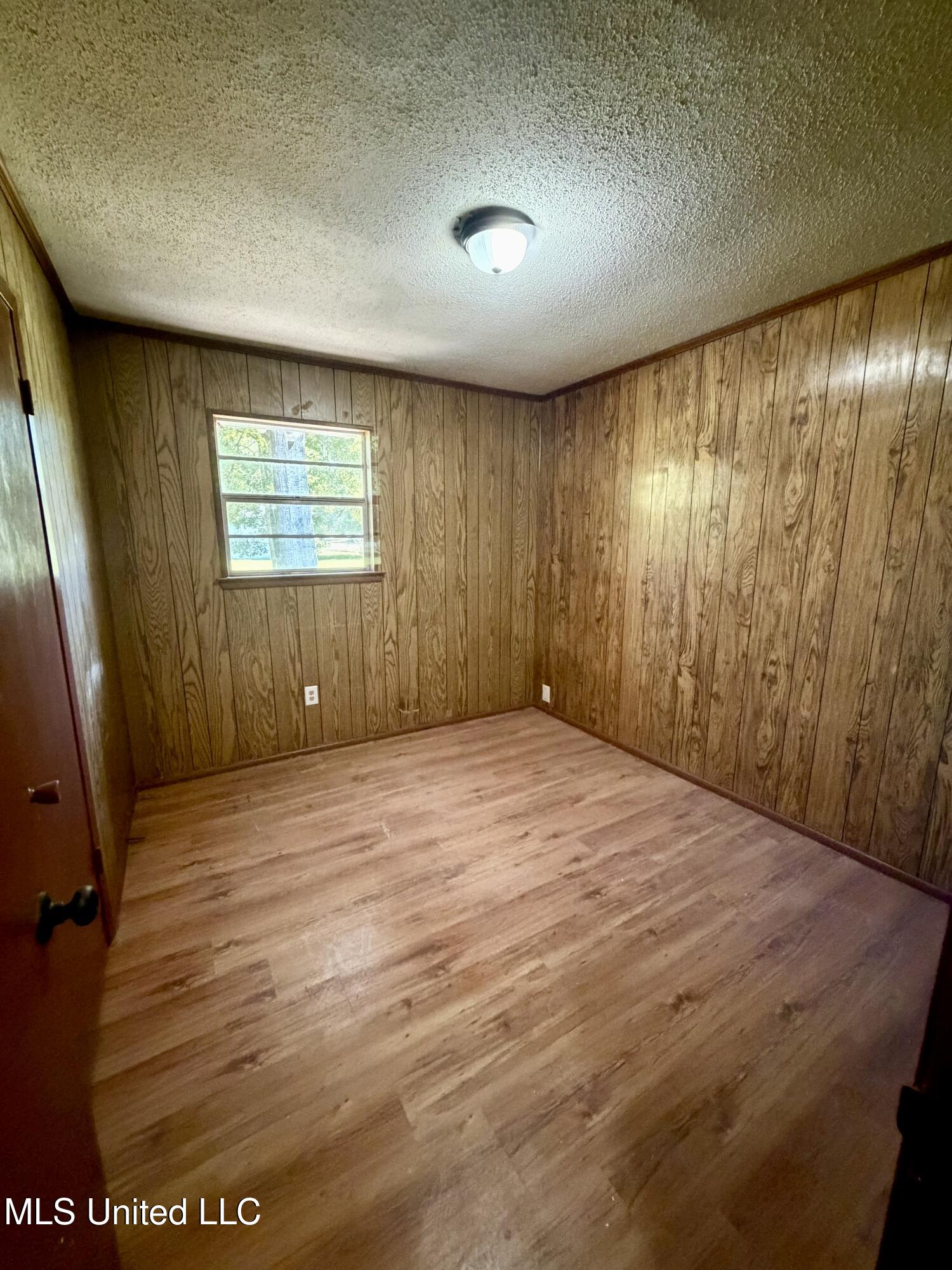 5031 Community Avenue Property Photo 12