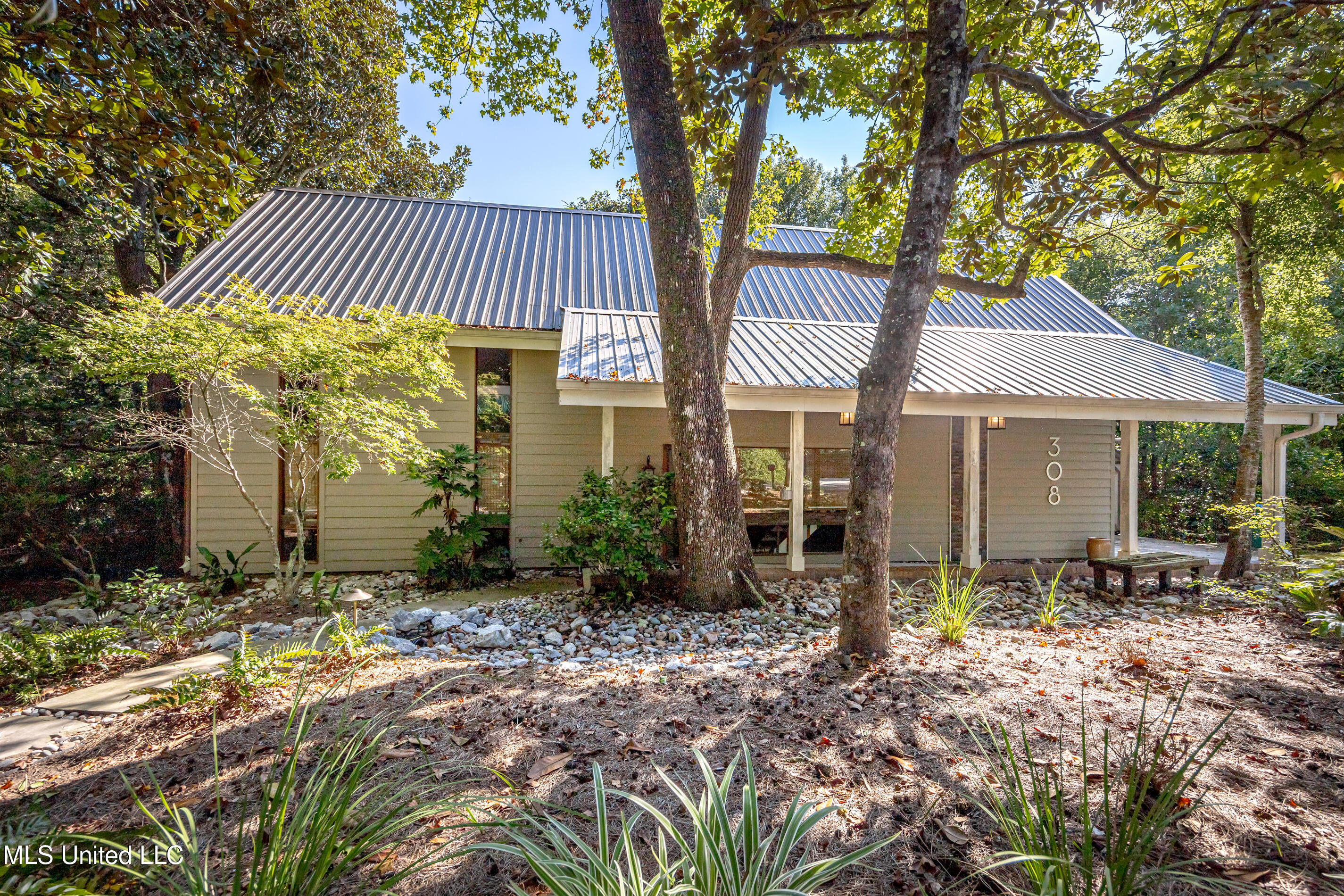 308 Lovers Lane Property Photo 1