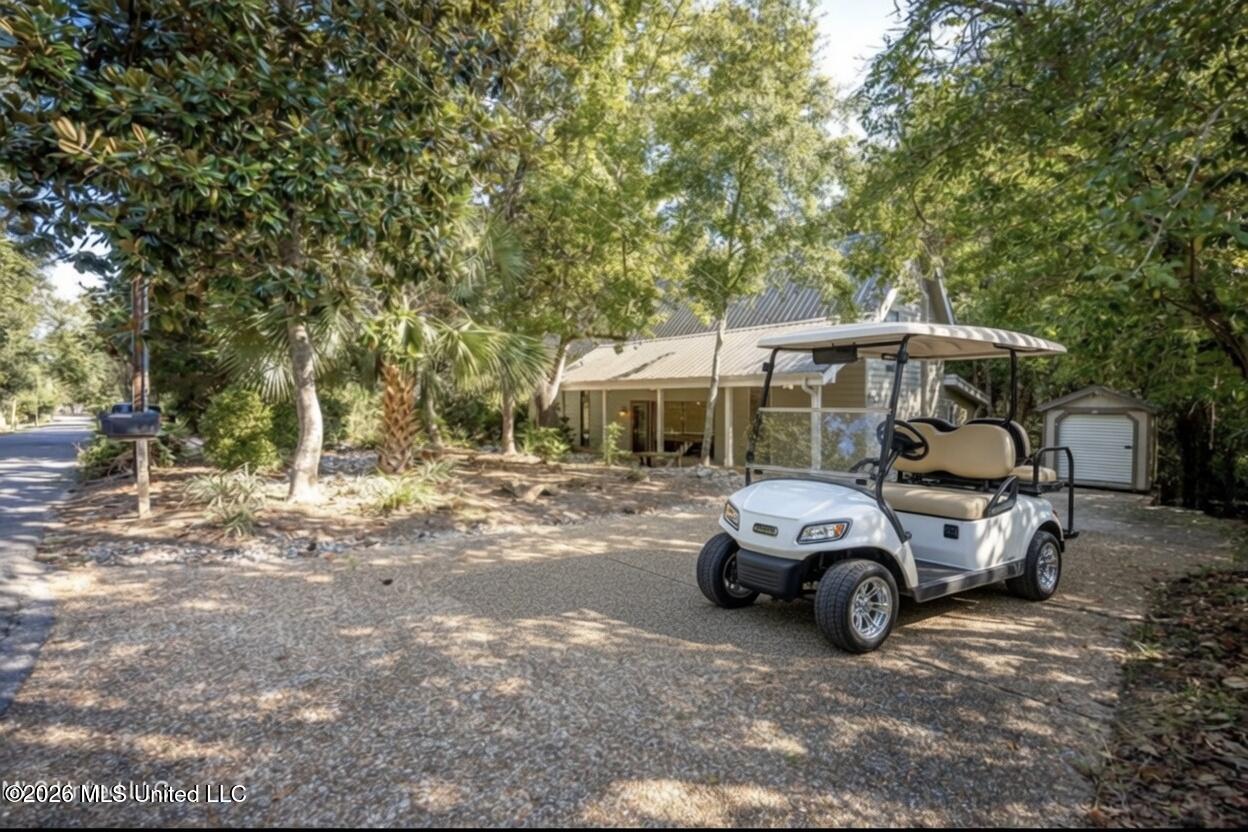 308 Lovers Lane Property Photo 2