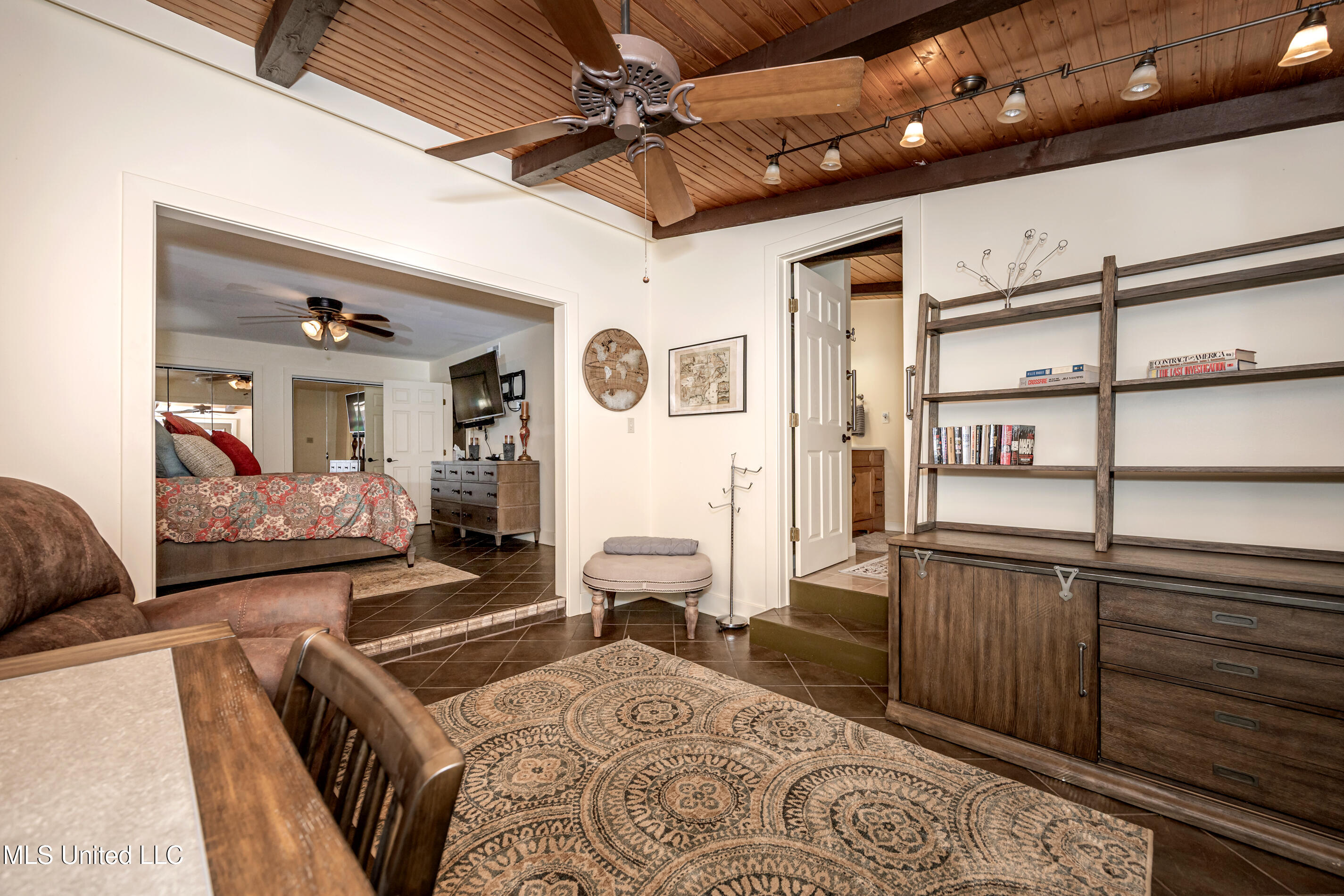 308 Lovers Lane Property Photo 42