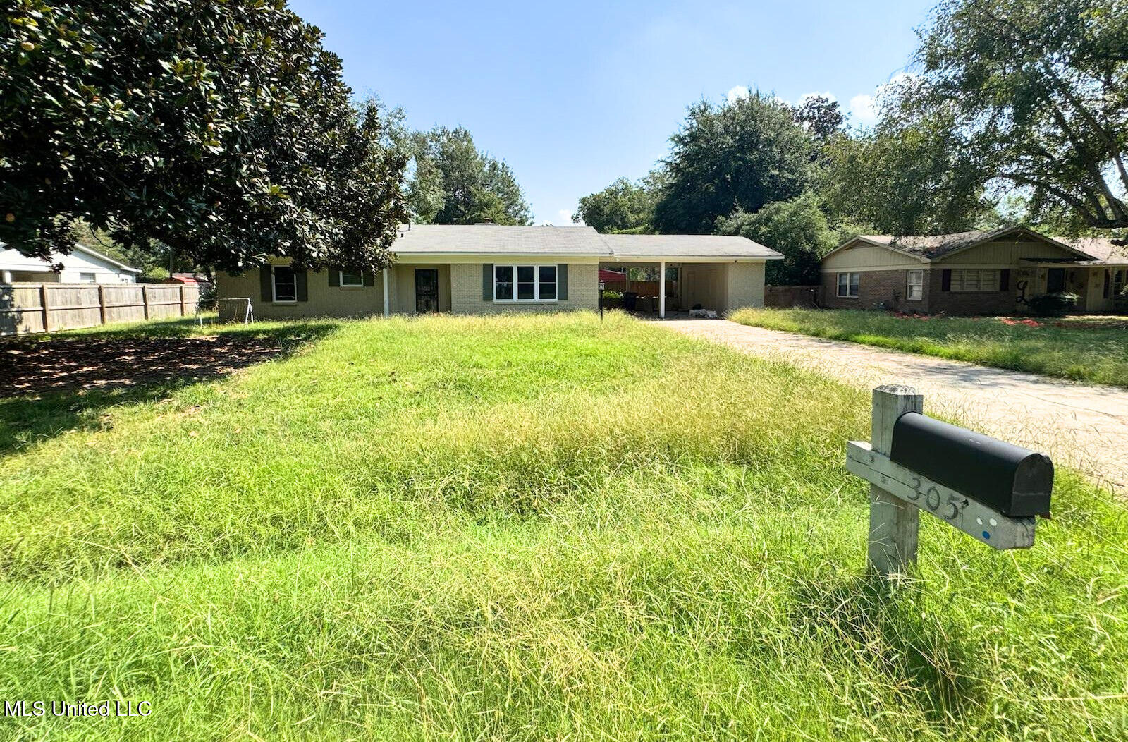 305 Seymour Drive Property Photo 1