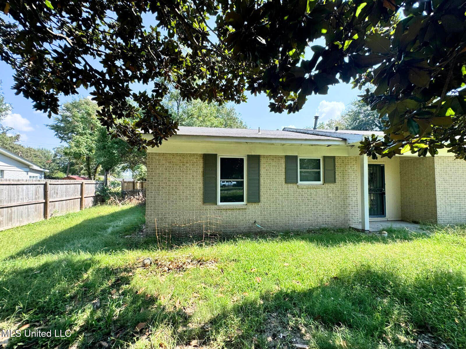 305 Seymour Drive Property Photo 2