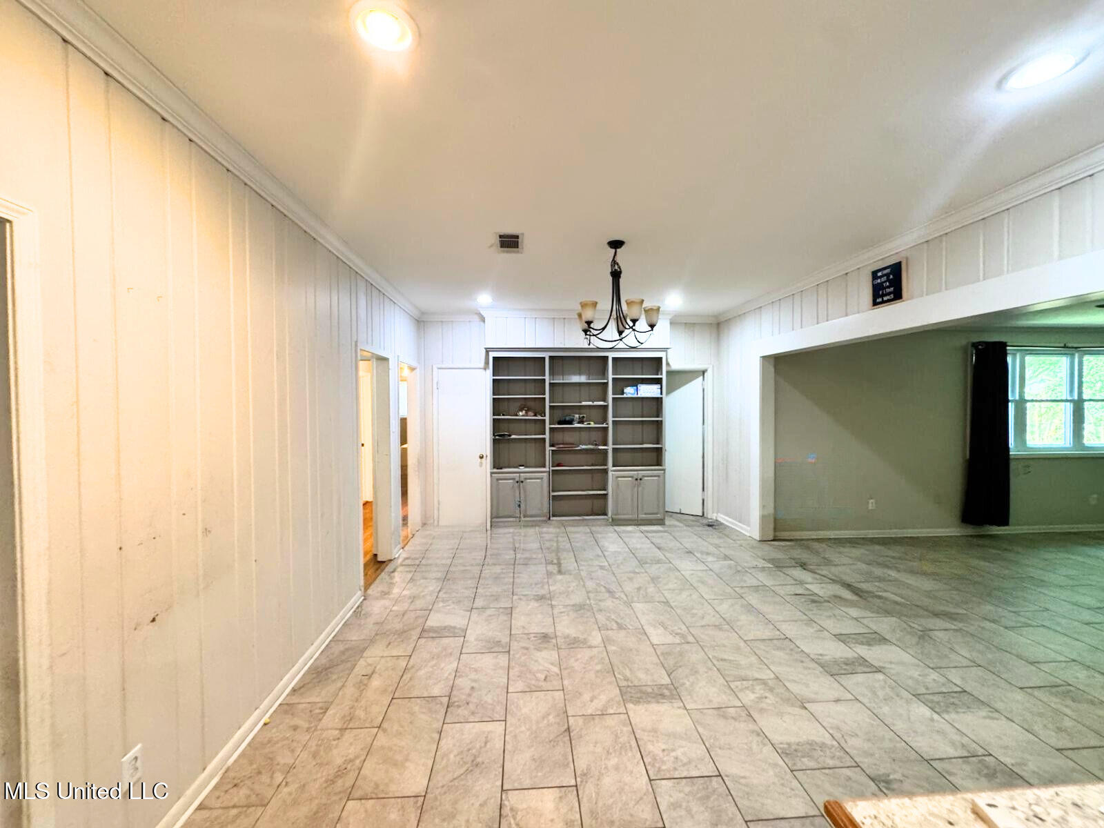 305 Seymour Drive Property Photo 3