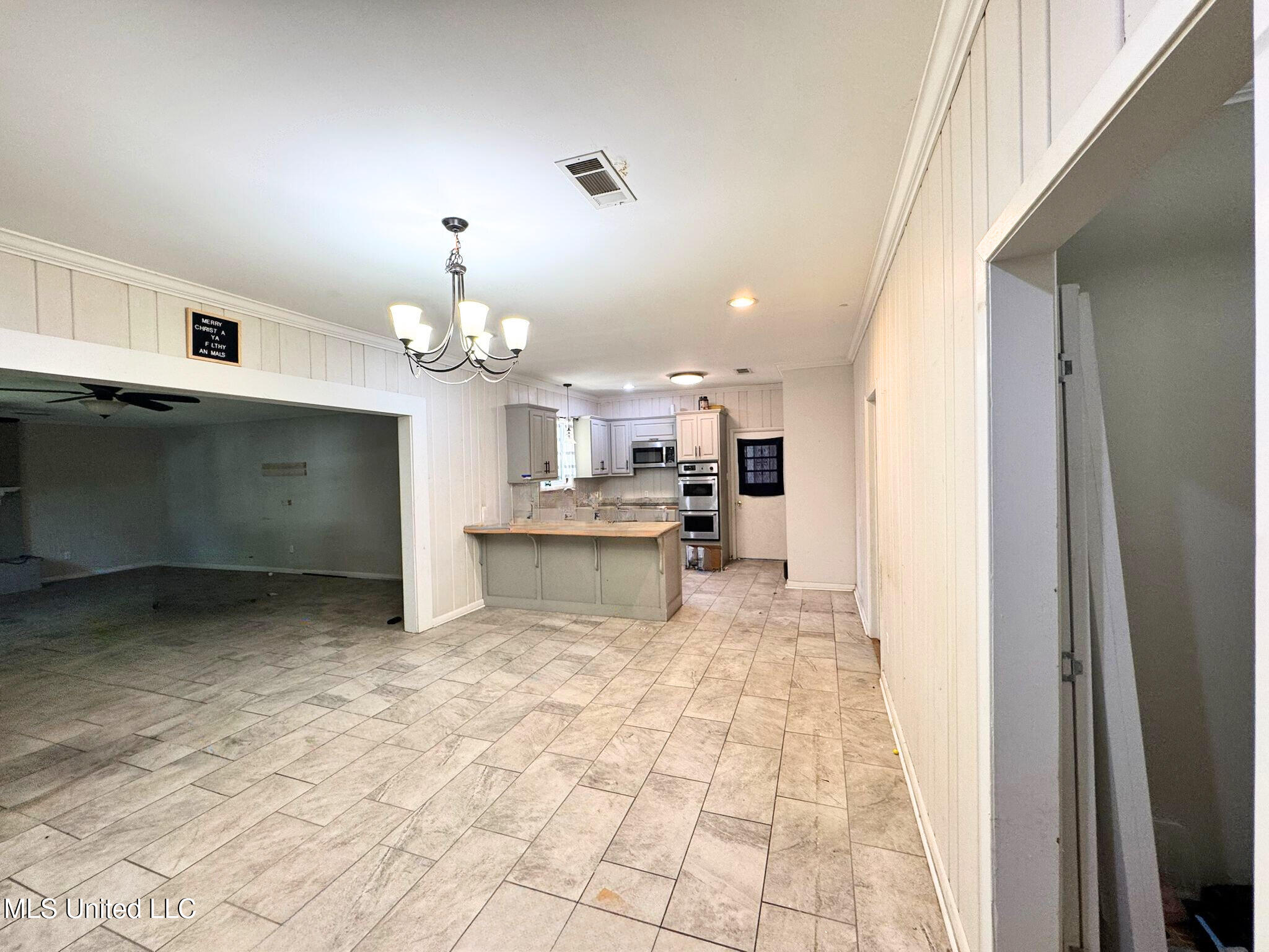 305 Seymour Drive Property Photo 4