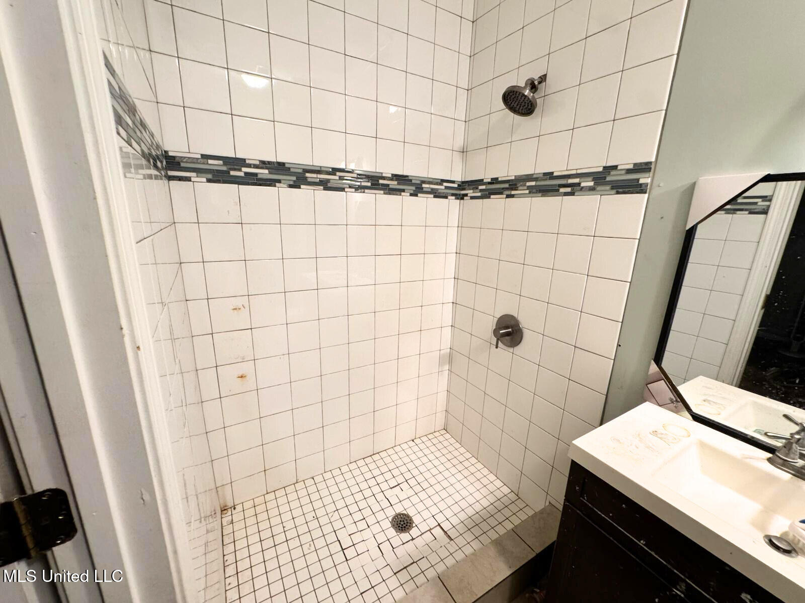 305 Seymour Drive Property Photo 9