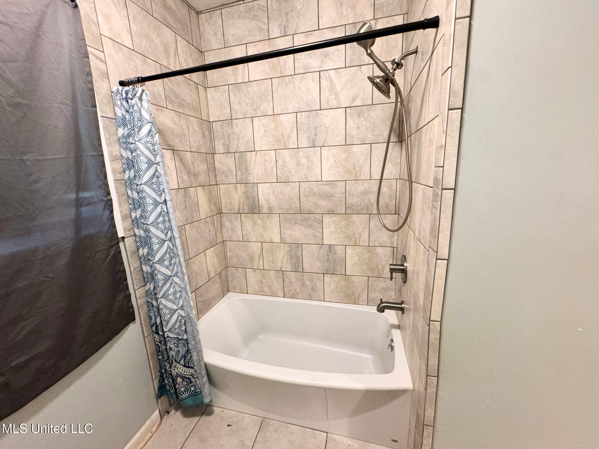 305 Seymour Drive Property Photo 13