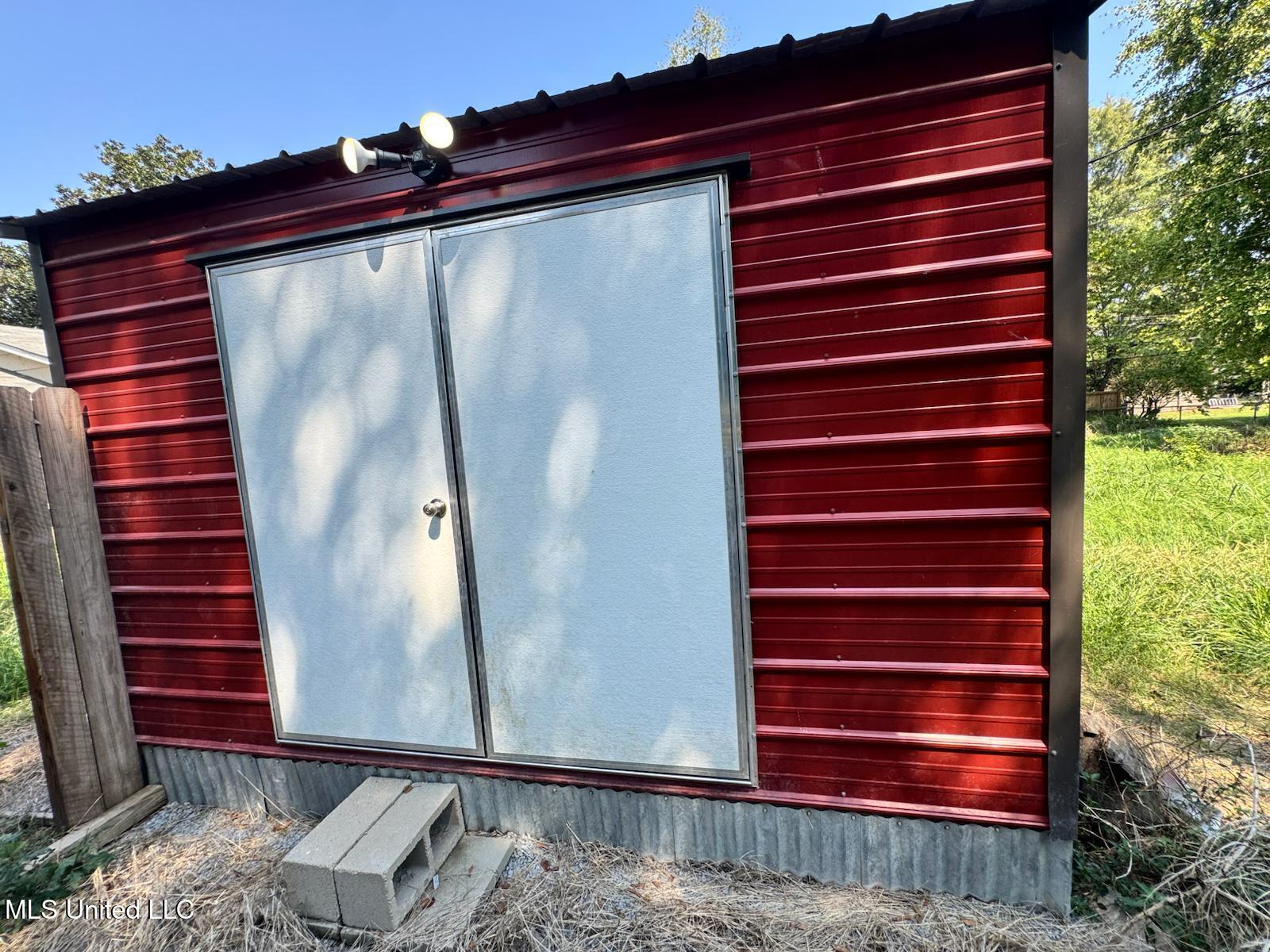 305 Seymour Drive Property Photo 14