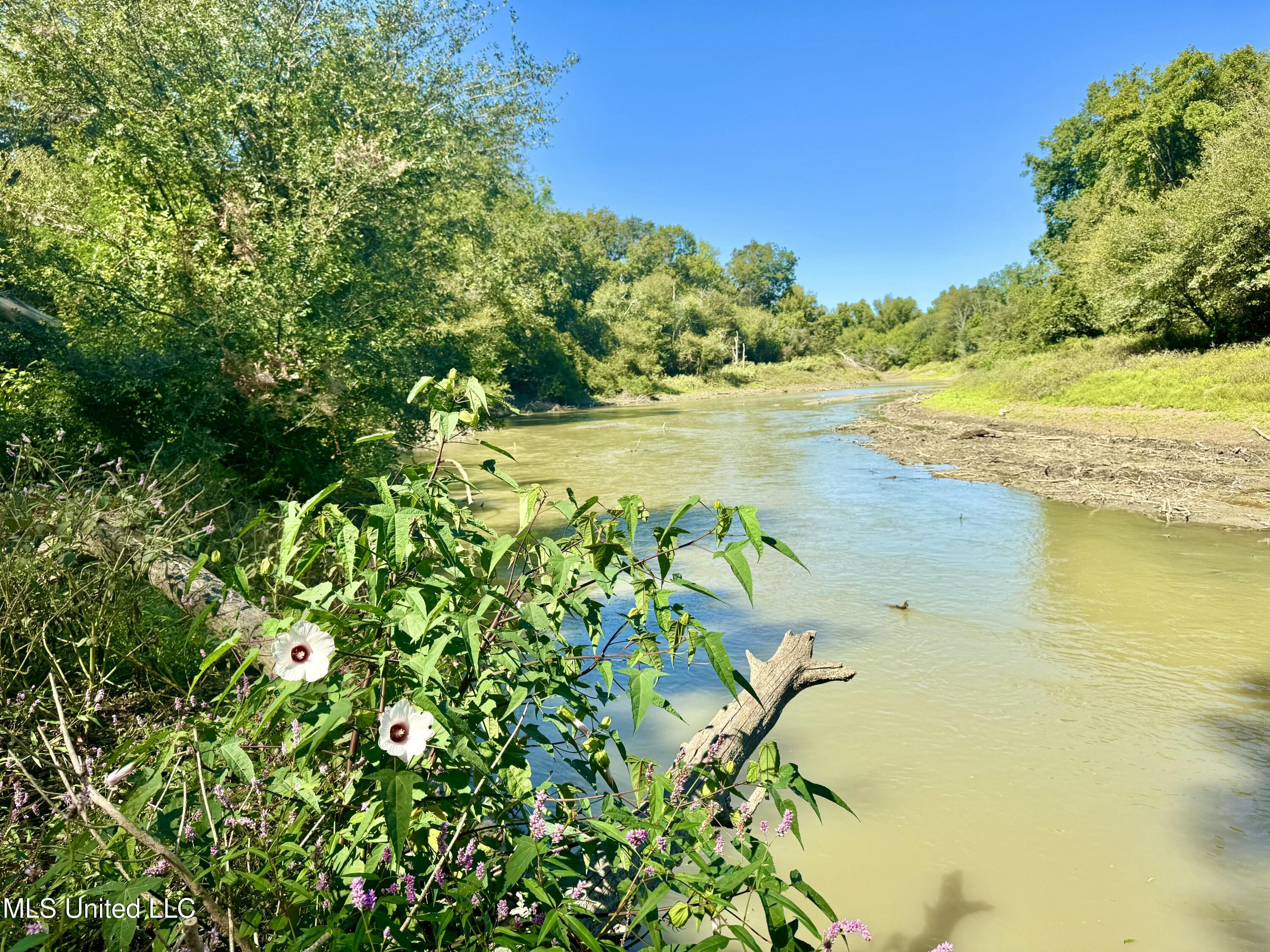 000001 Hwy 16 Property Photo 1