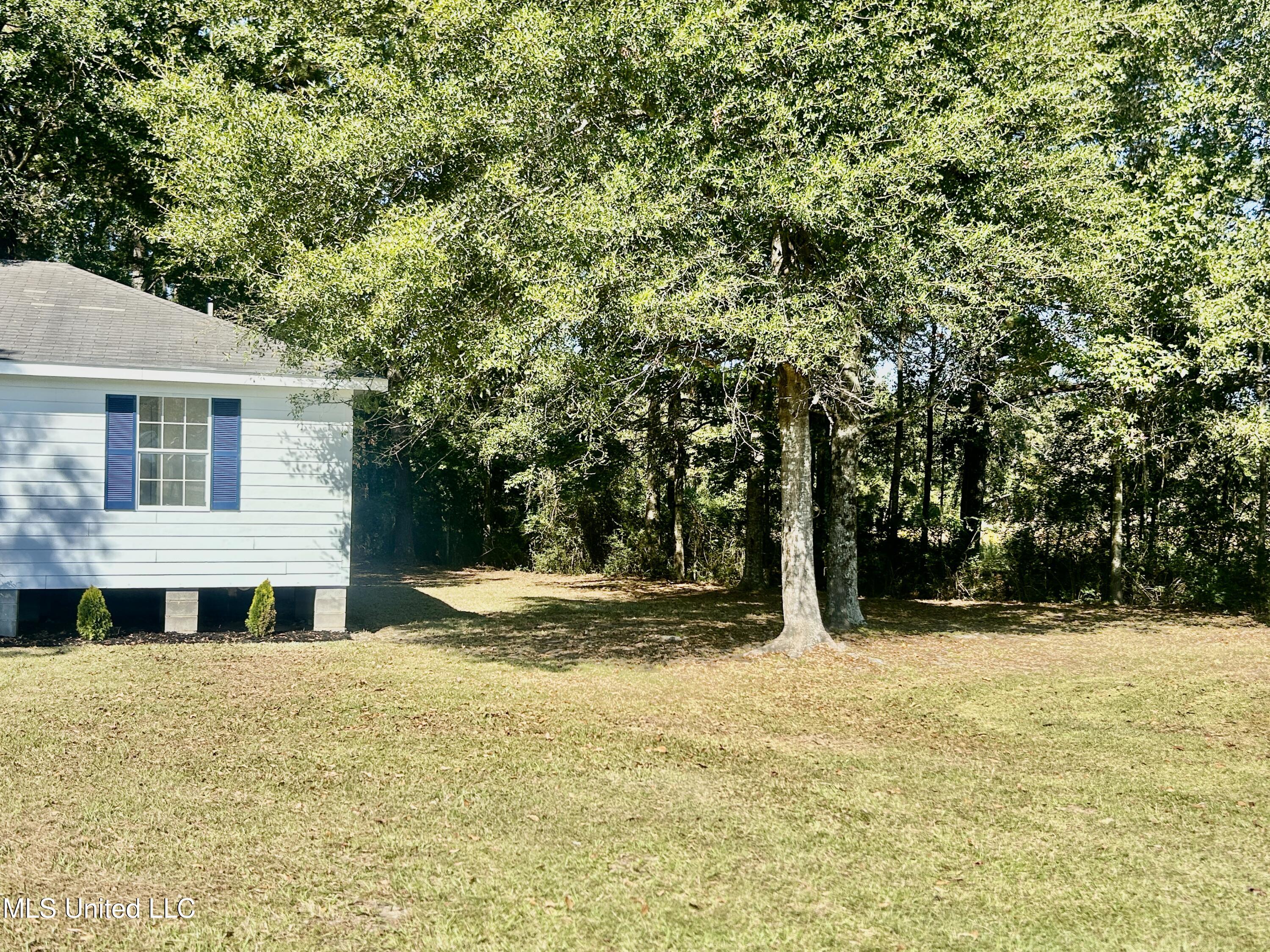 7433 Dillon Lane Property Photo 5