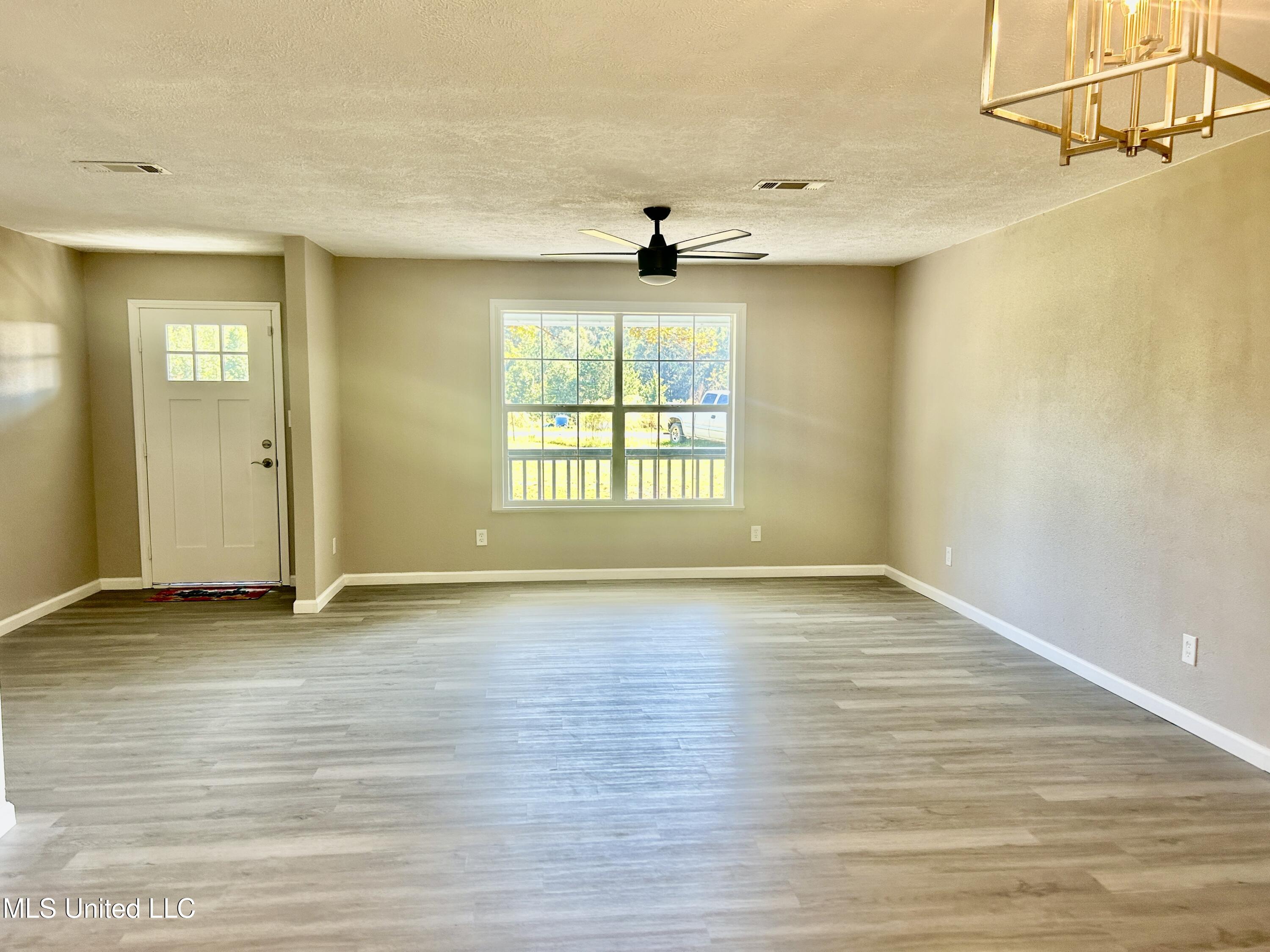 7433 Dillon Lane Property Photo 9