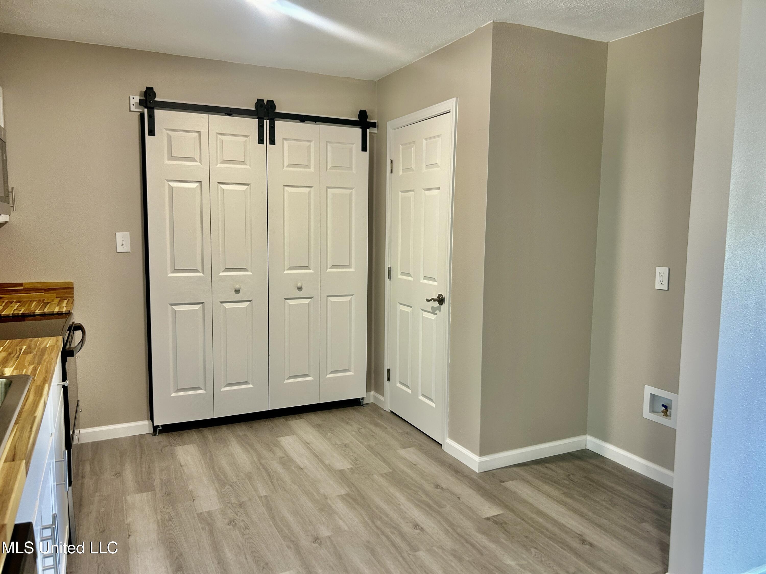 7433 Dillon Lane Property Photo 15