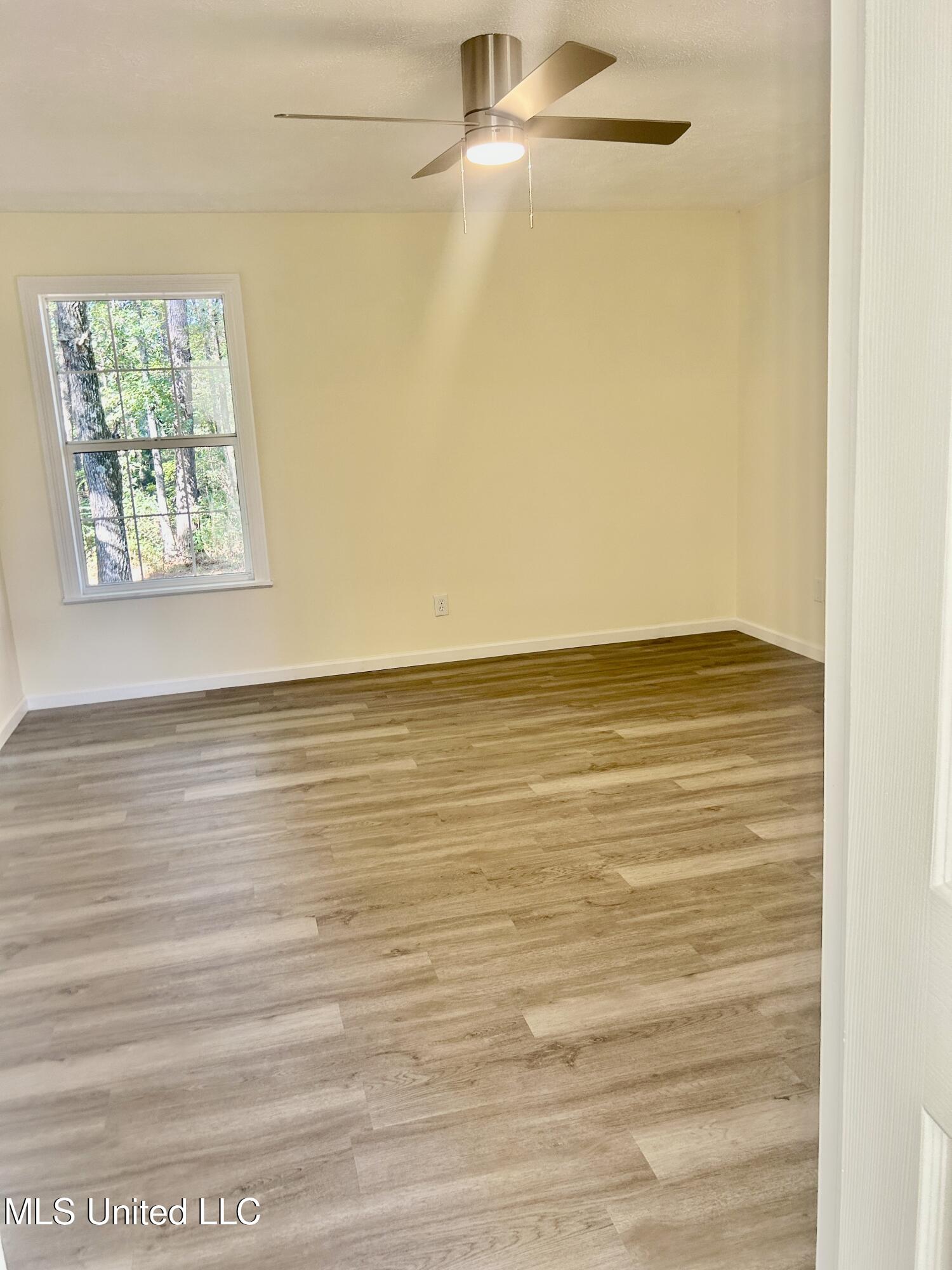 7433 Dillon Lane Property Photo 27