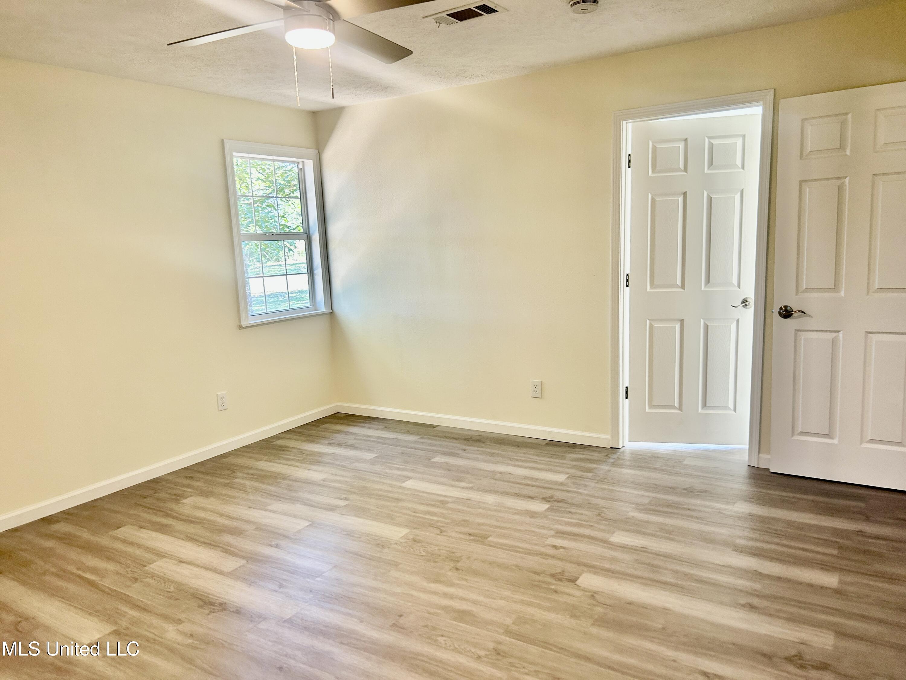 7433 Dillon Lane Property Photo 28