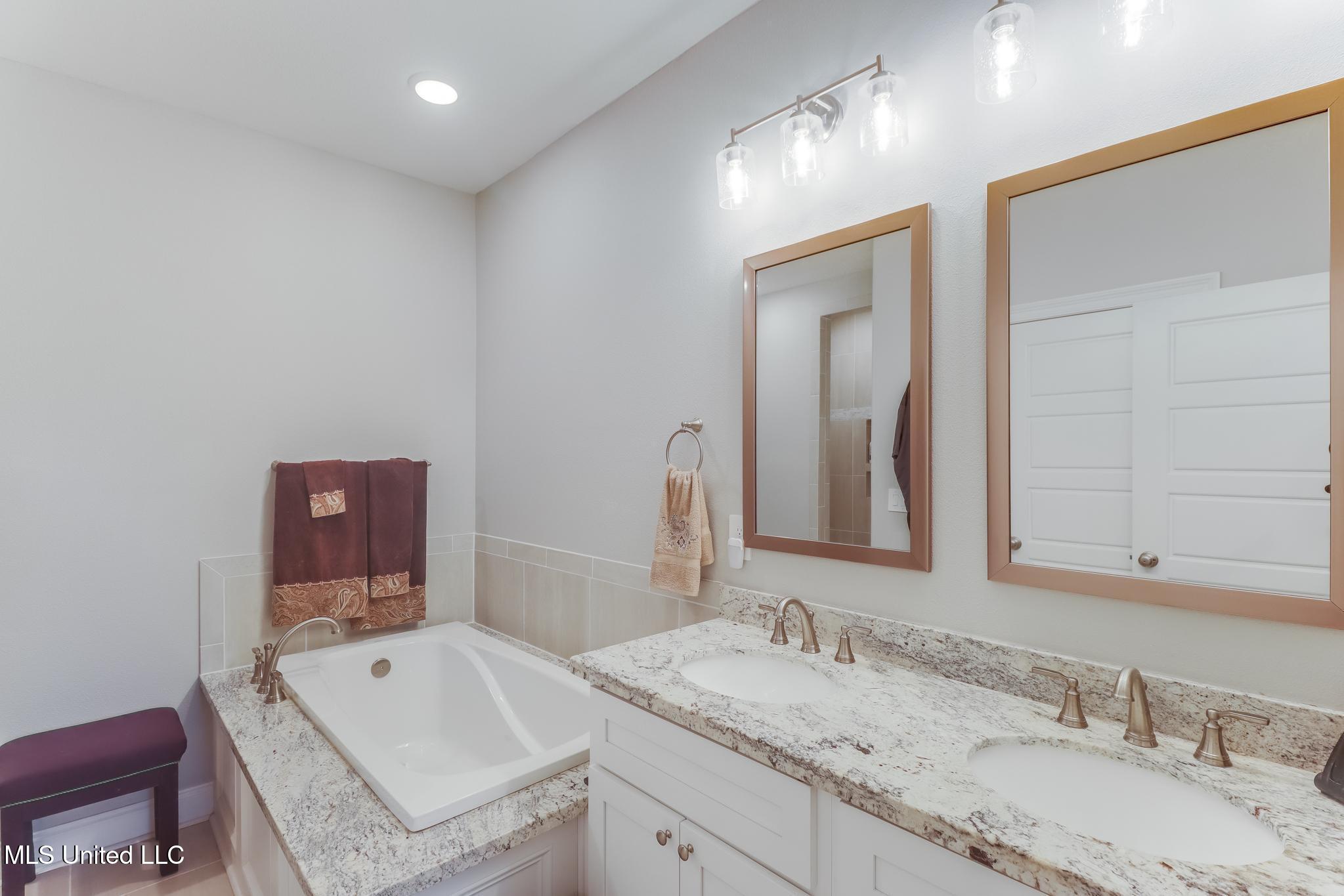 10663 Wren Grove Property Photo 9