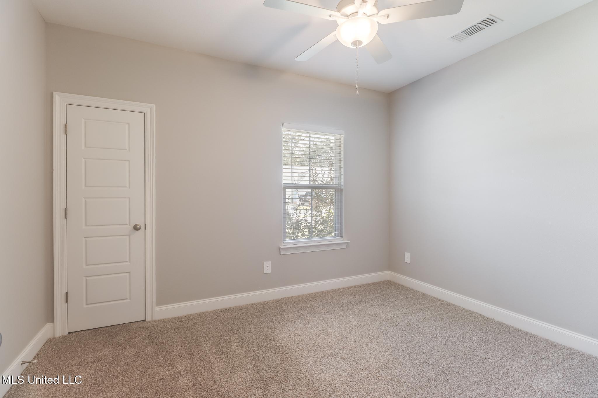 10663 Wren Grove Property Photo 12