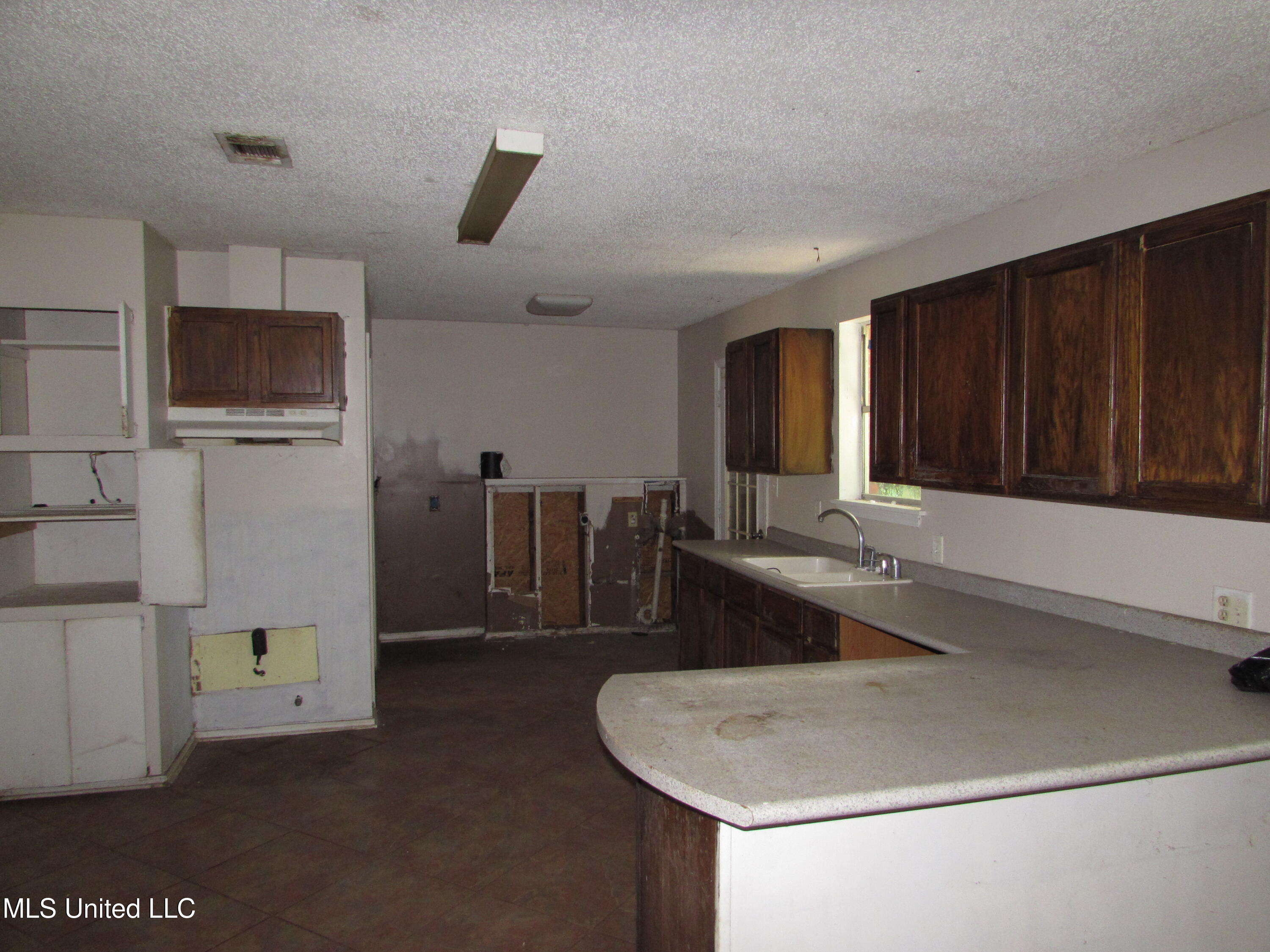 731 Carter Drive Property Photo 6