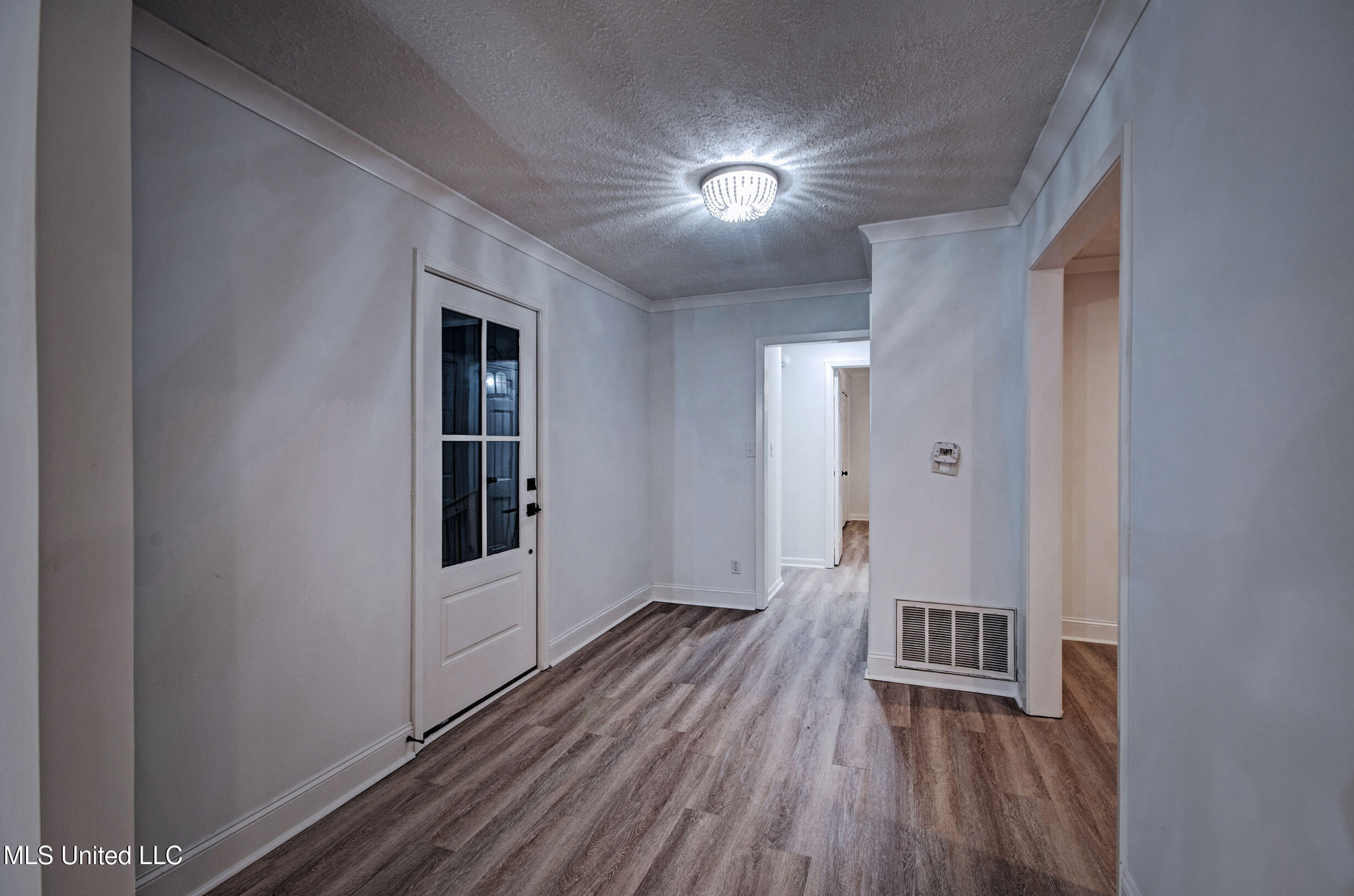 1782 Hillview Drive Property Photo 4