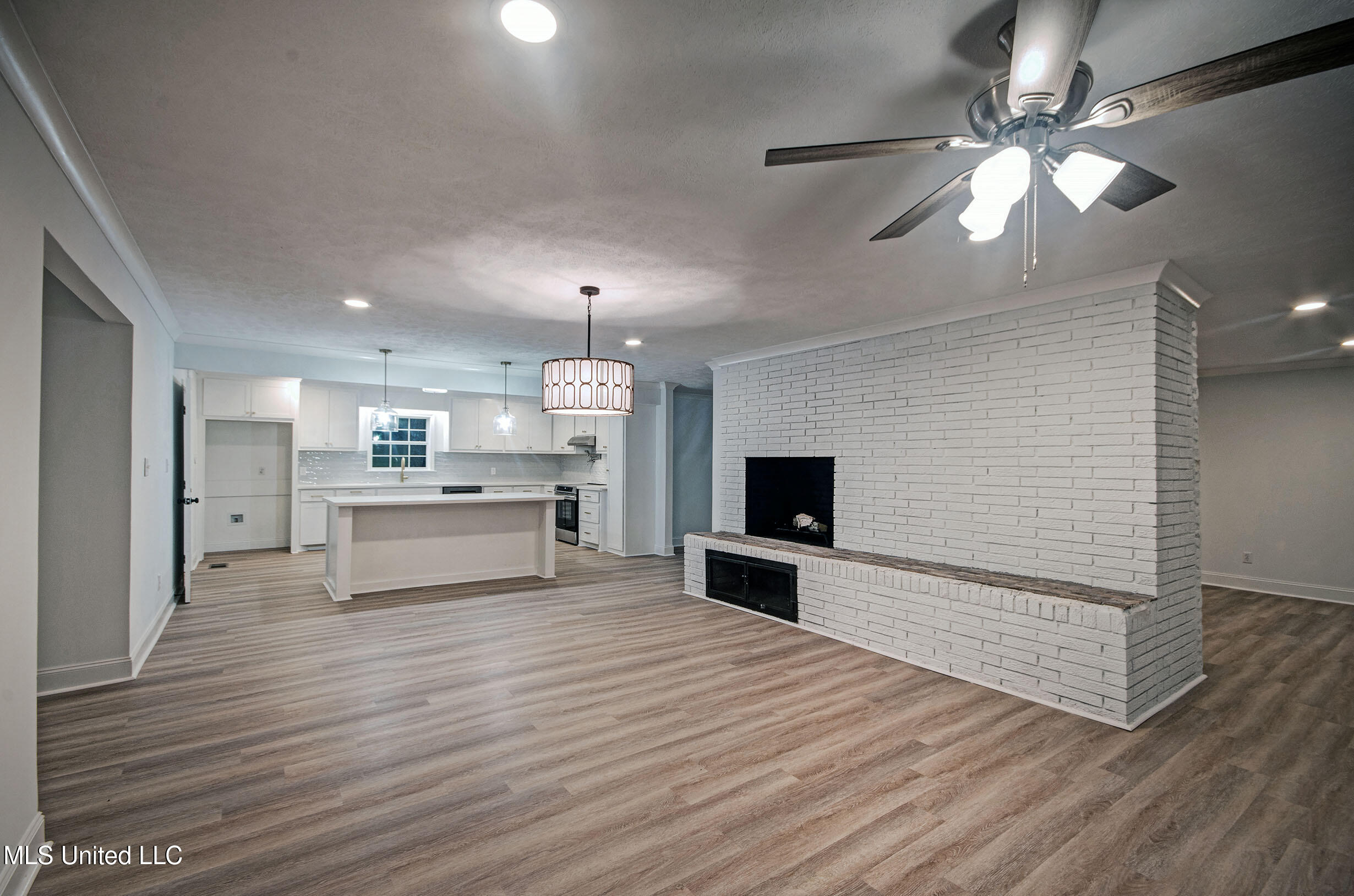1782 Hillview Drive Property Photo 12