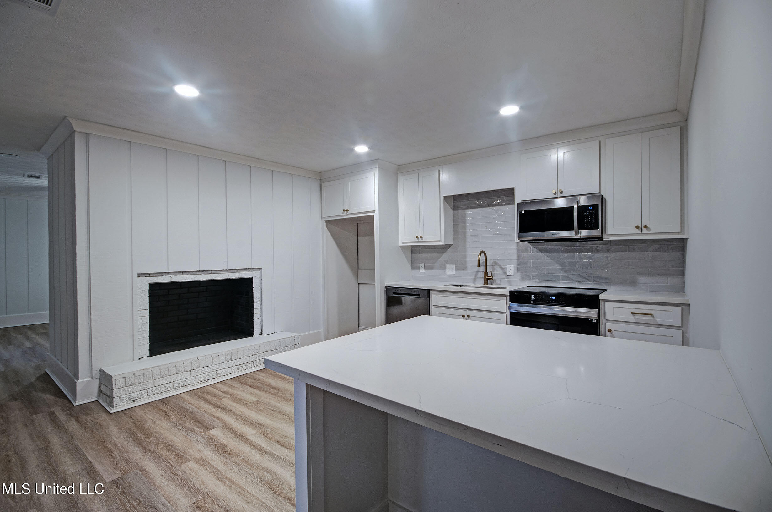 1782 Hillview Drive Property Photo 28