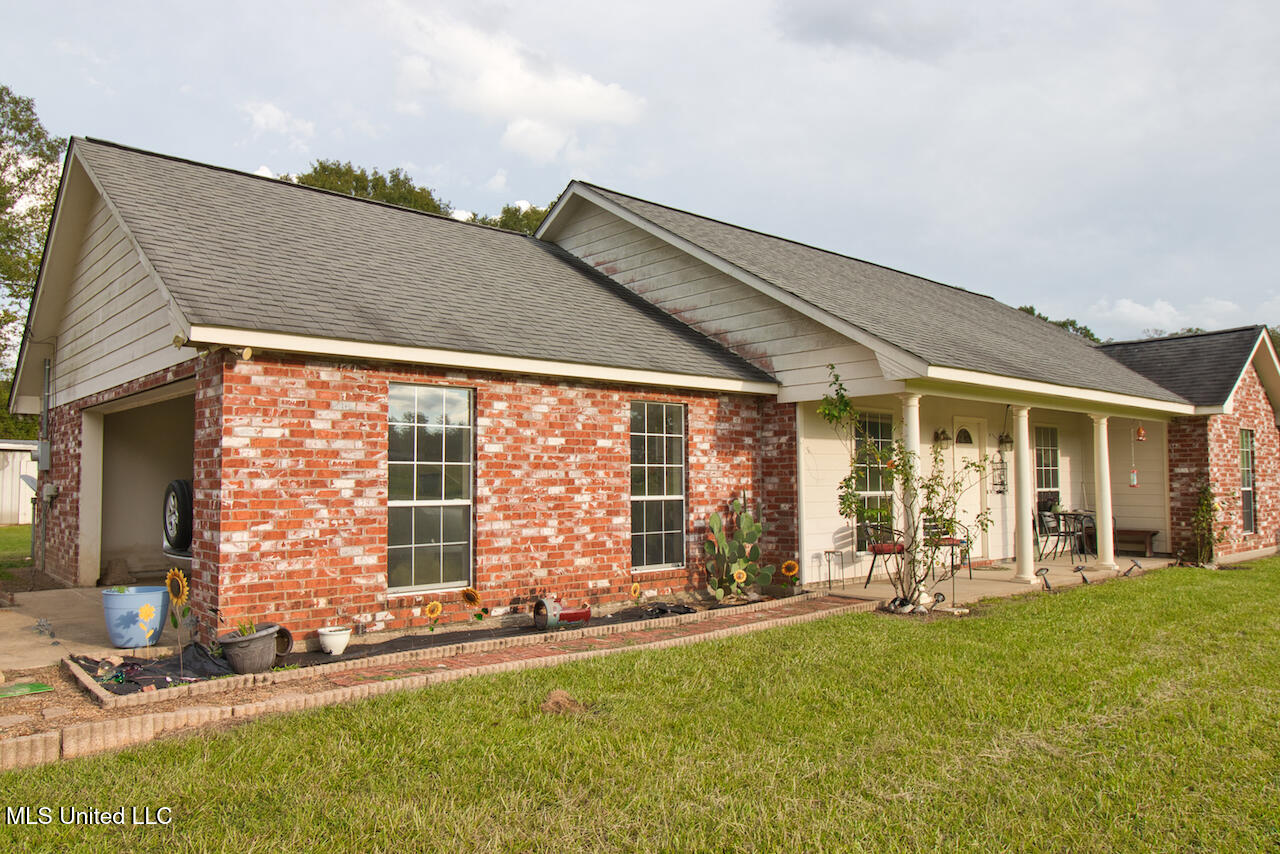 1122 Berthadale Road Property Photo 2