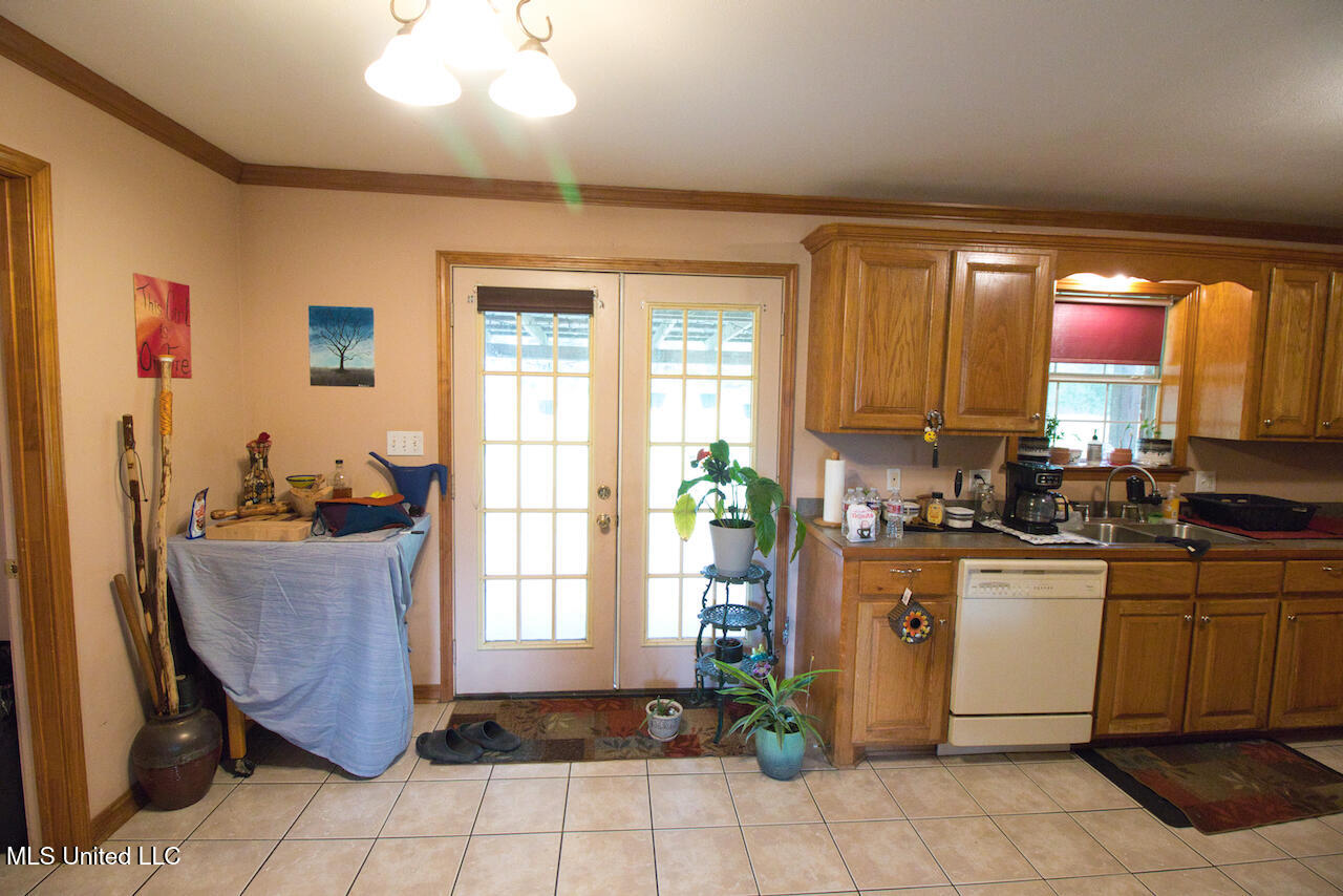 1122 Berthadale Road Property Photo 6