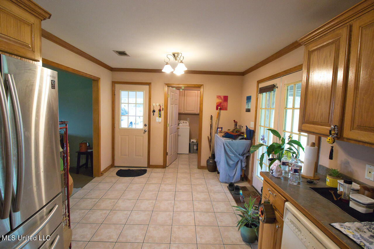 1122 Berthadale Road Property Photo 7