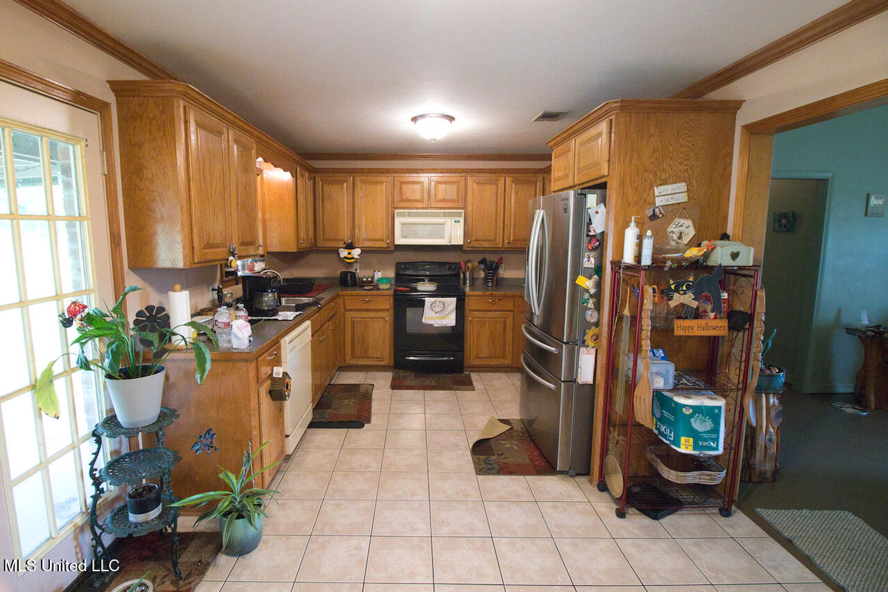 1122 Berthadale Road Property Photo 8